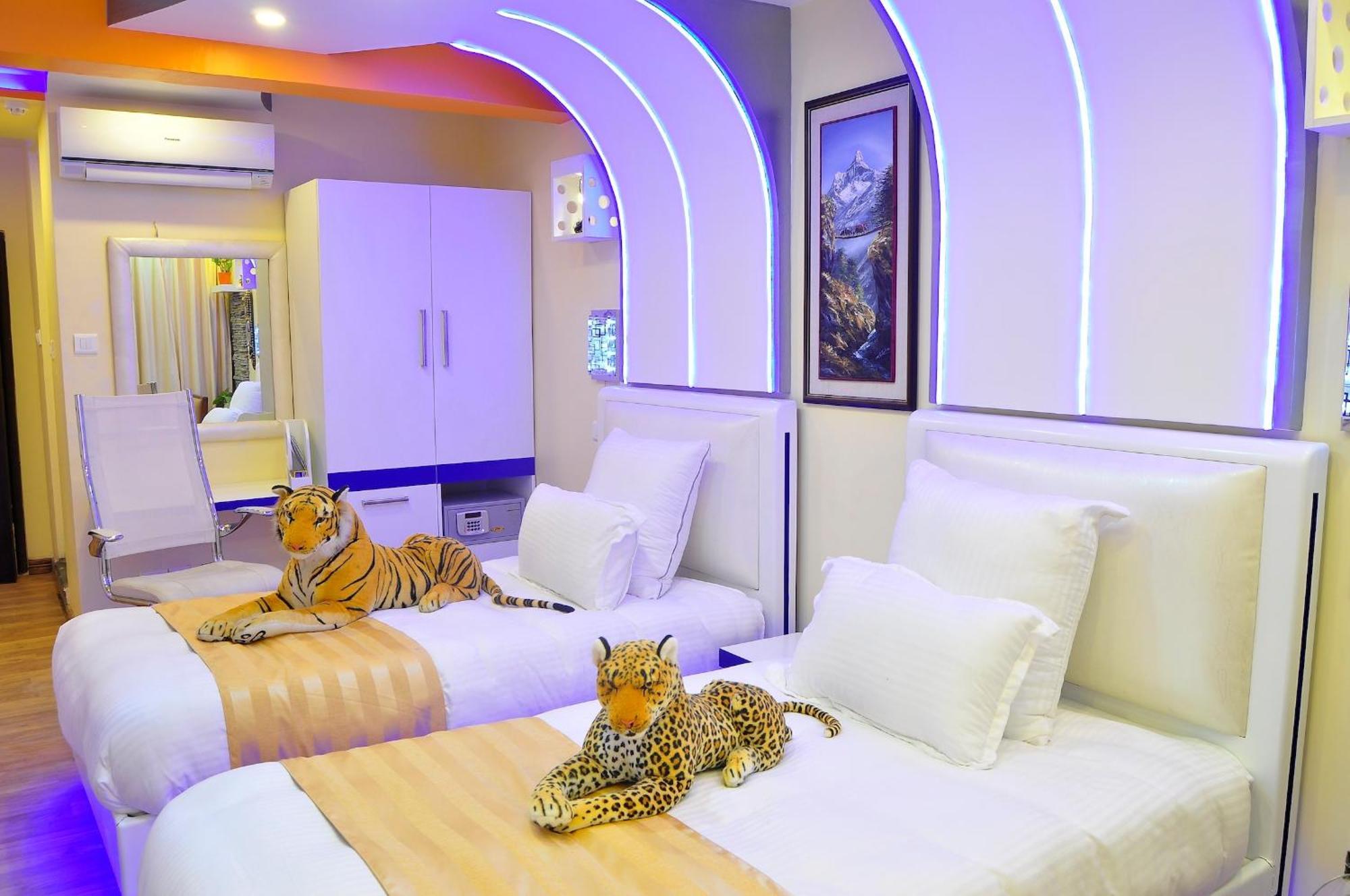 Royal Penguin Boutique & Hotel