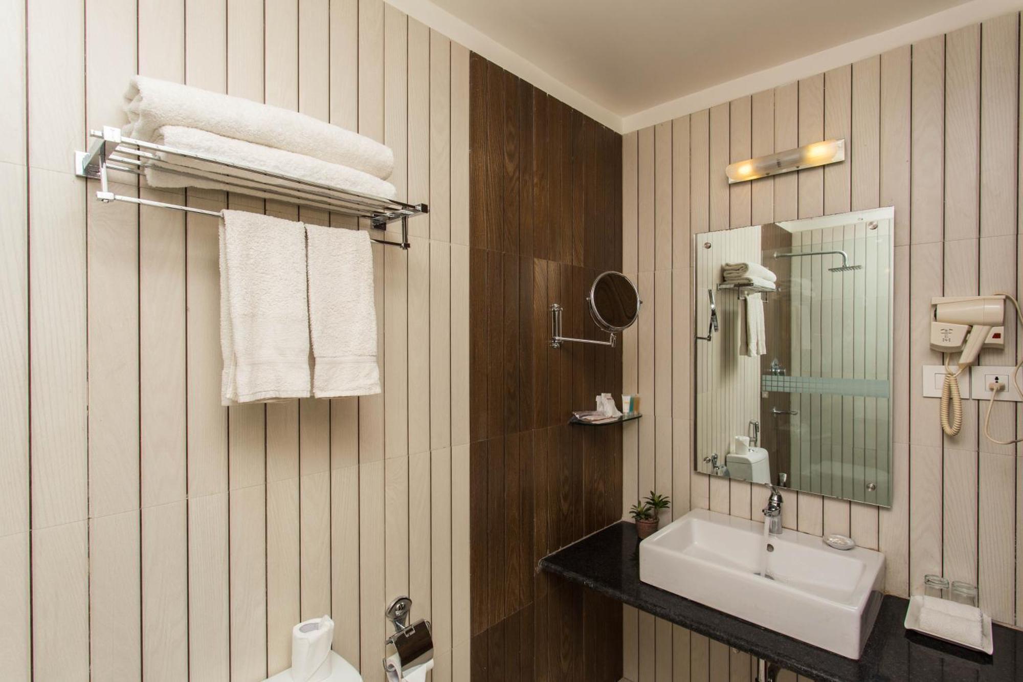 Hotel Yatri Suites And Spa 4*