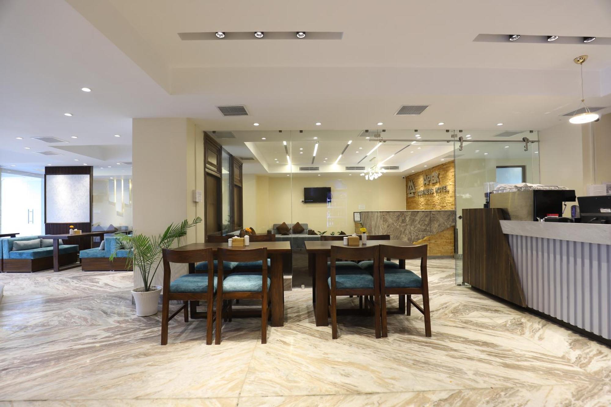 Apex Business - Airport Hotel 4*