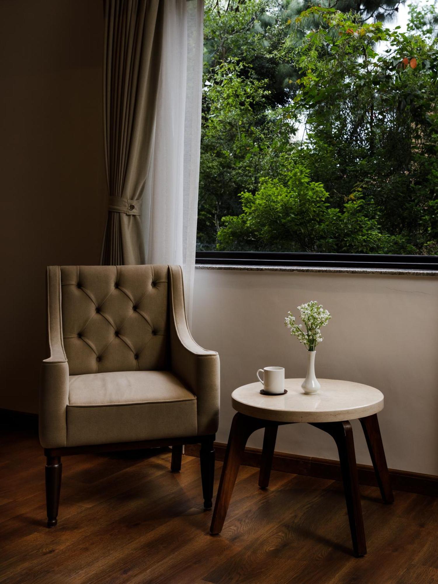 Hotel Thrive, A Tropical Courtyard
