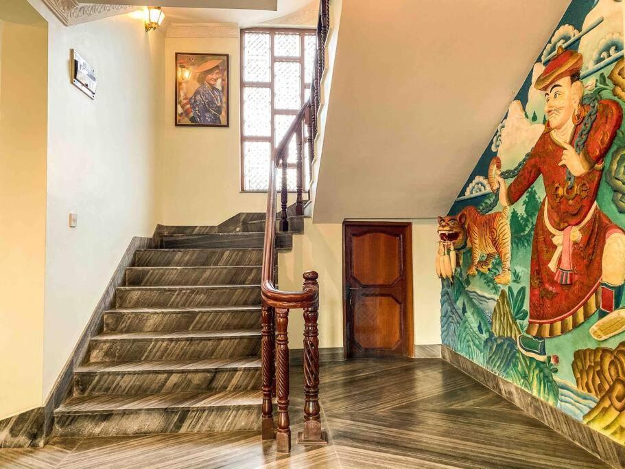 Cheerful 5-bedroom With Garden And Views Rumah percutian