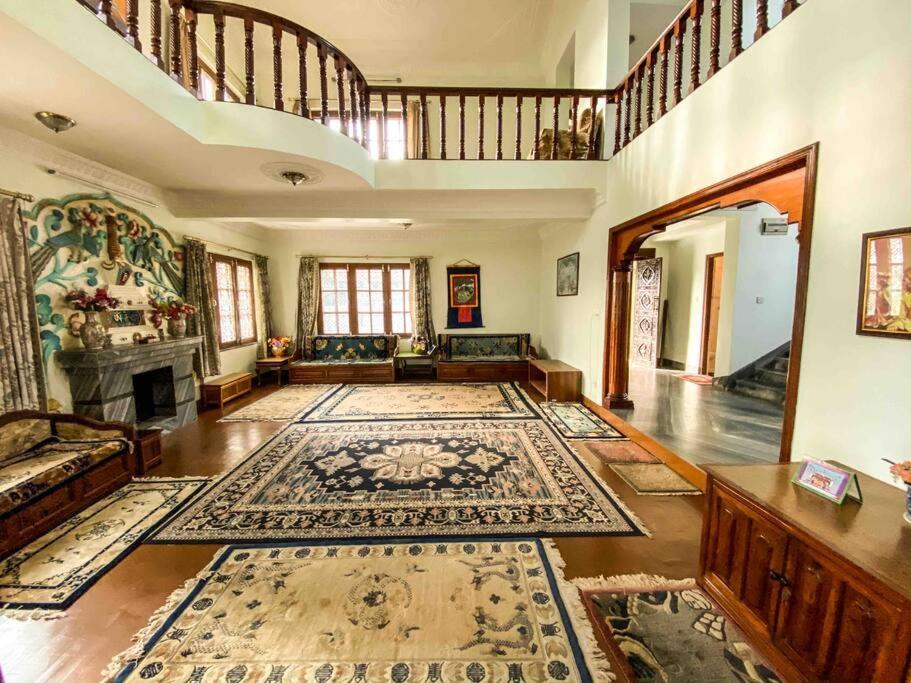 Cheerful 5-bedroom With Garden And Views Rumah percutian *