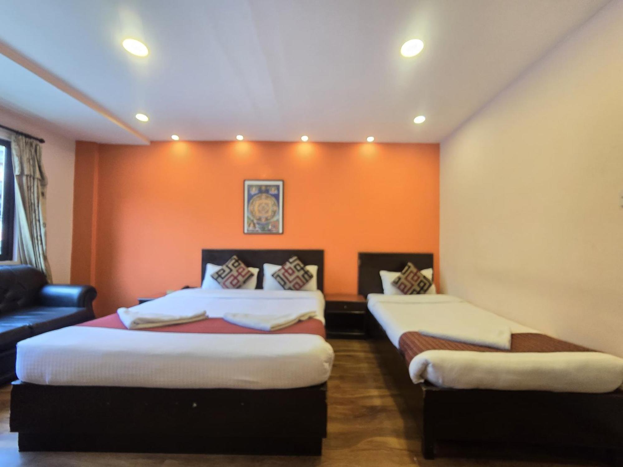 Cascade Hotel 2*