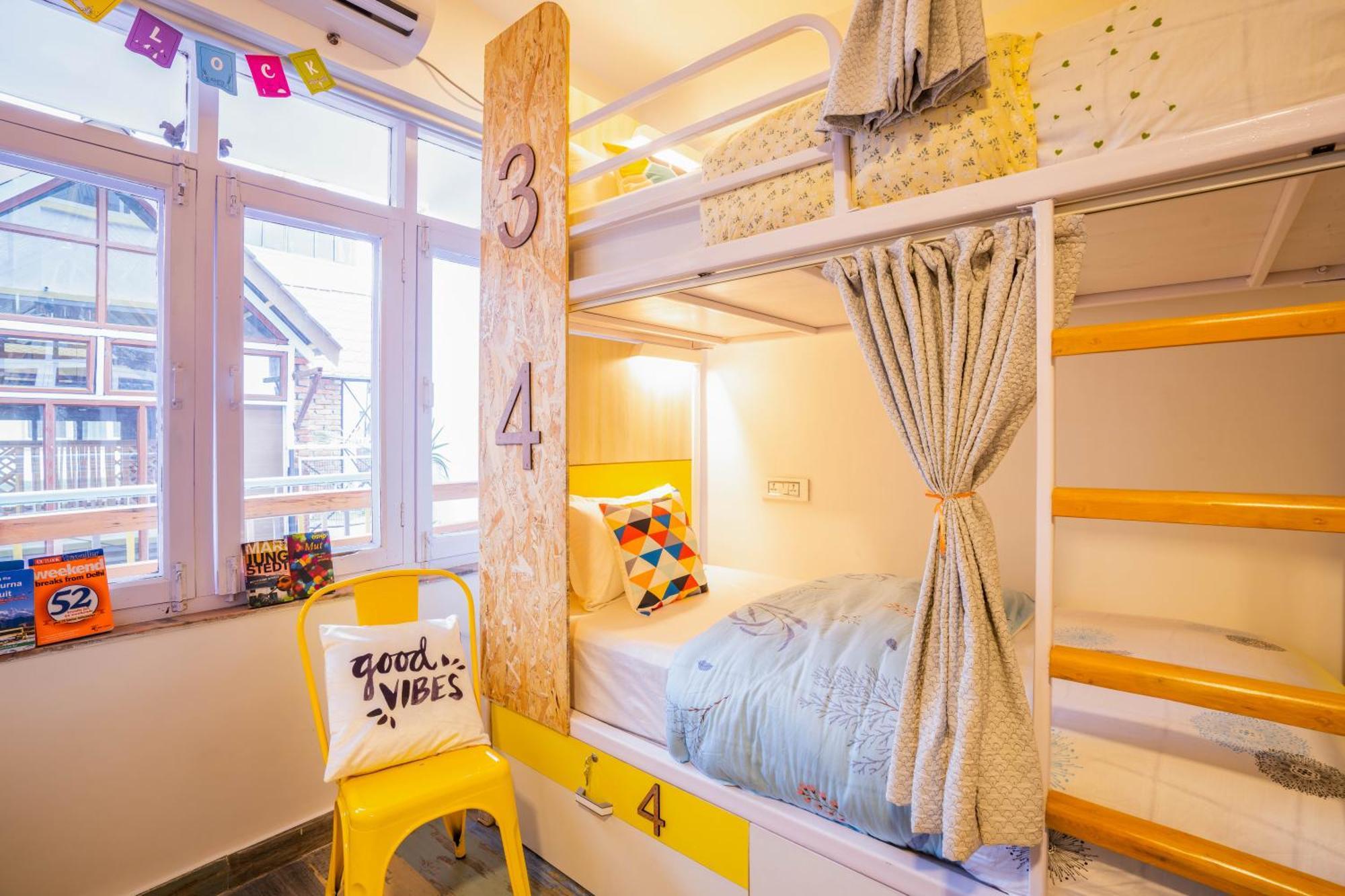 Flock Hostel *