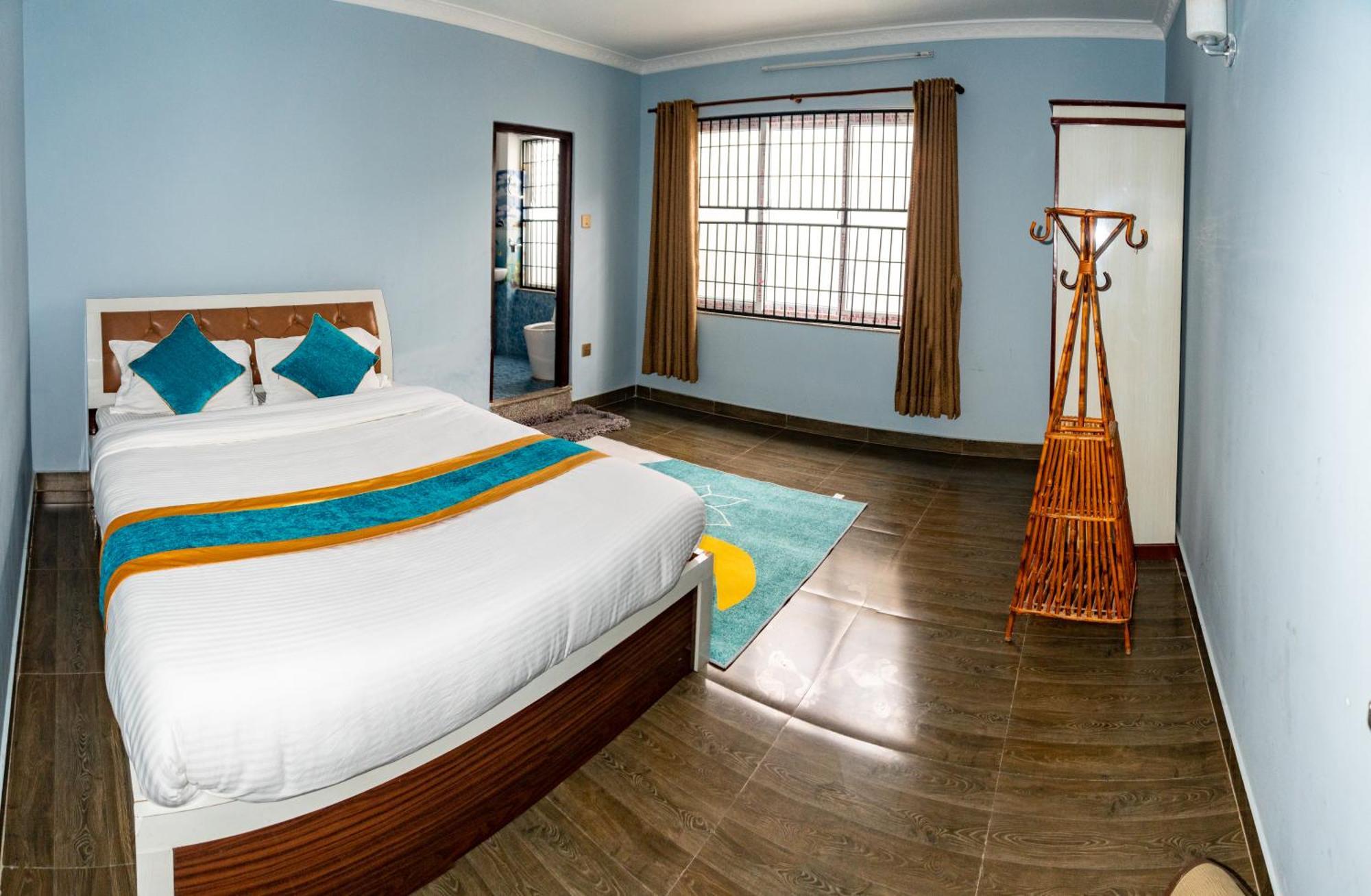 Vila The White House 8 Bedroom With Swimming Pool Kathmandu