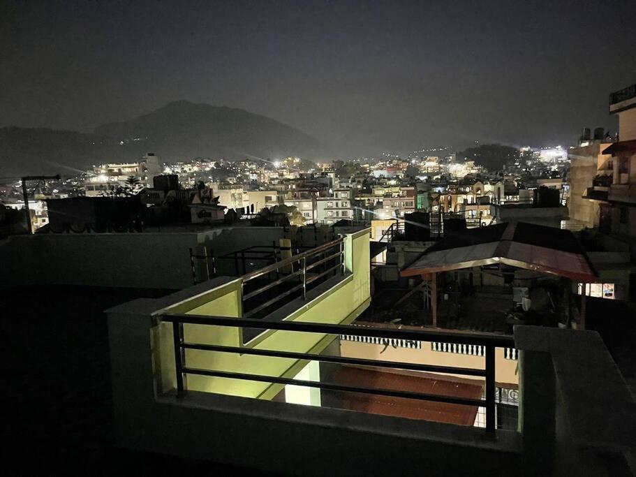 Apartment Expediya House - Full Furnish 2 Bhk Roof Flat In