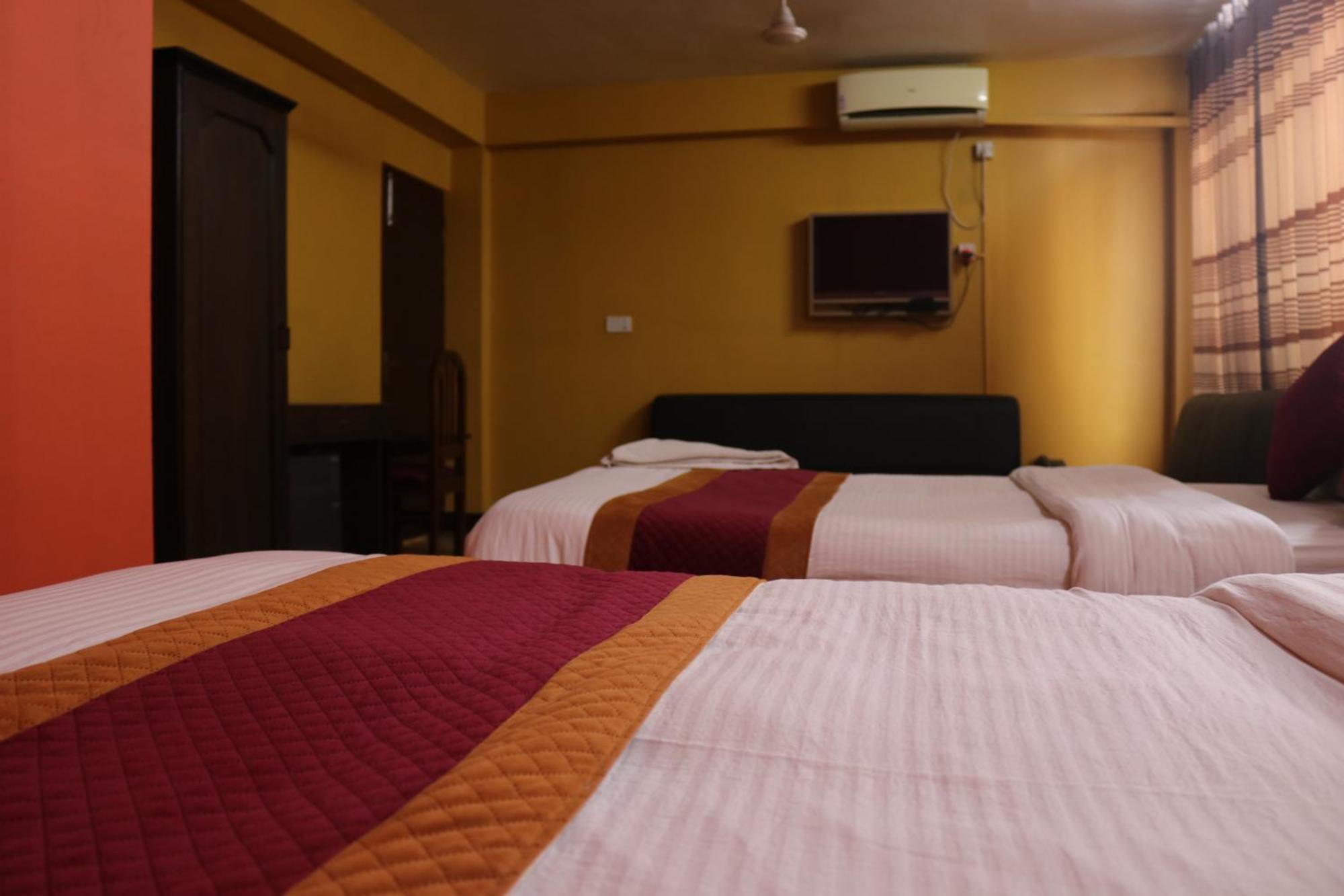 Hotel Pashupati Plaza *