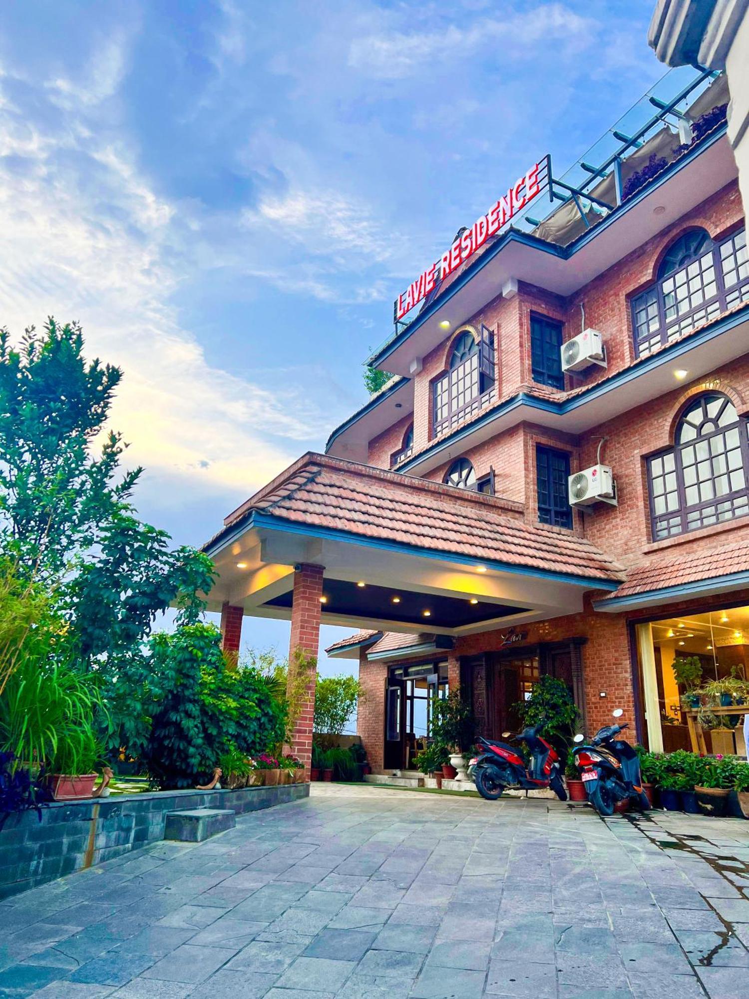 Lavie And Hotel