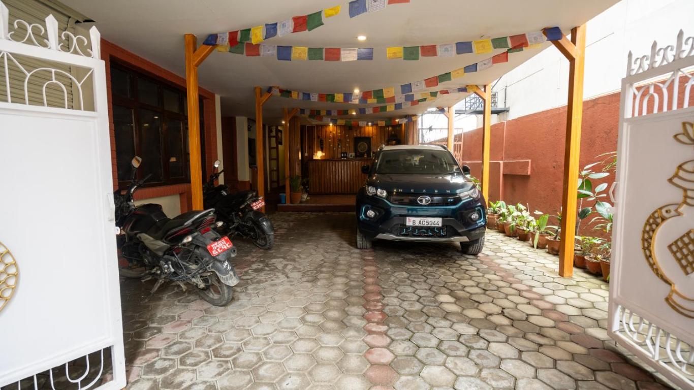 Shree Tara Hotel *