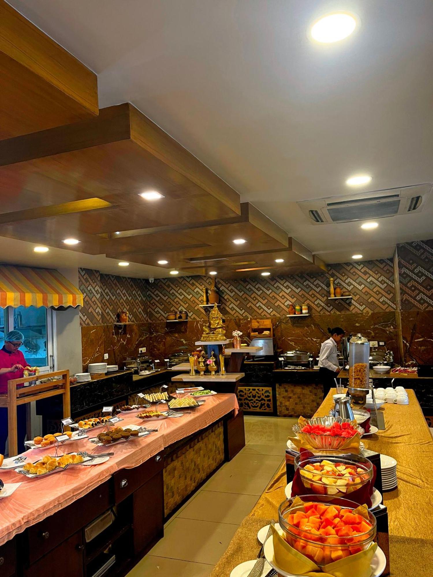 Hotel Yatri Suites And Spa