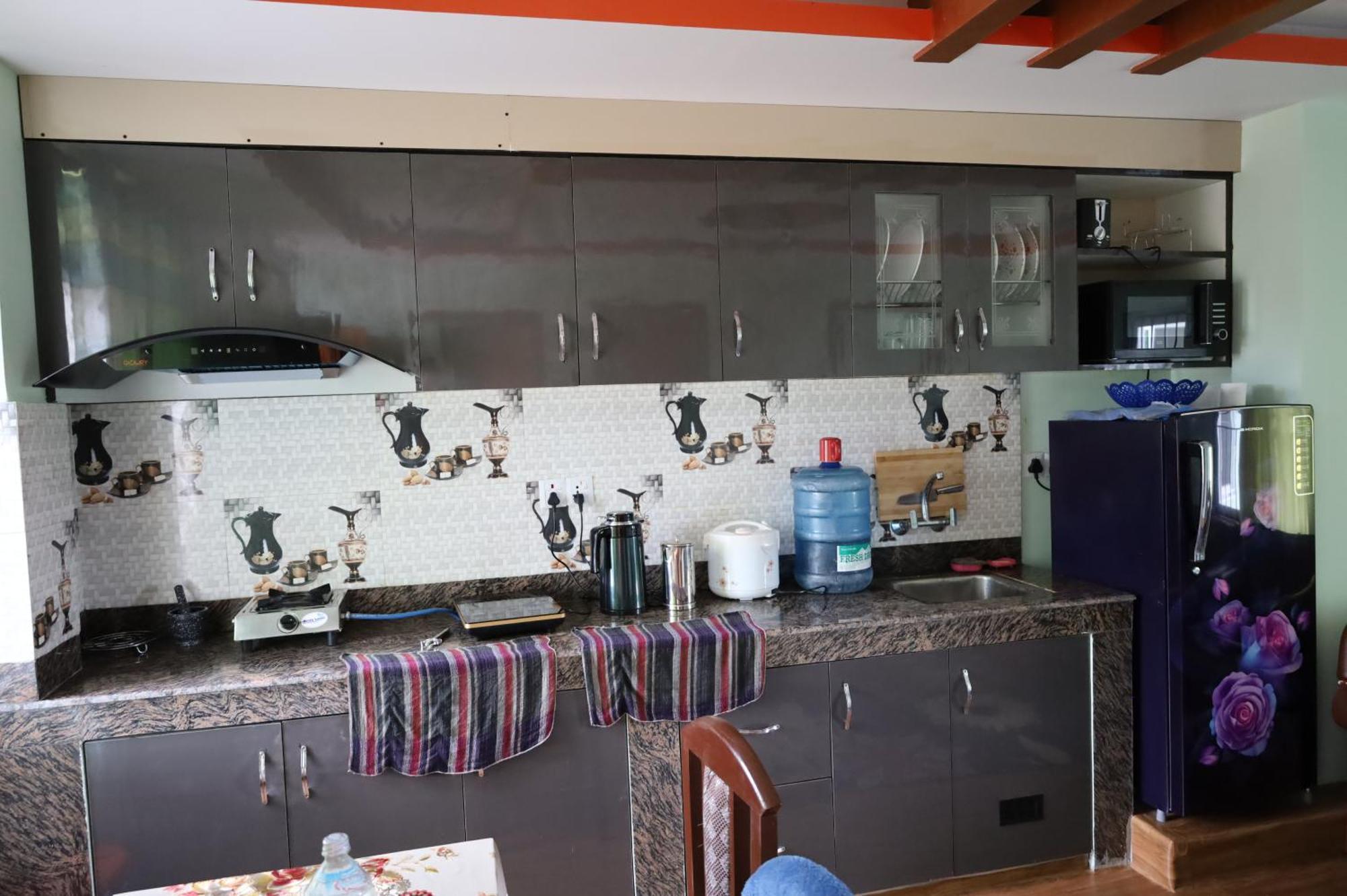 Apartment Expediya House - Full Furnish 2 Bhk Roof Flat In *
