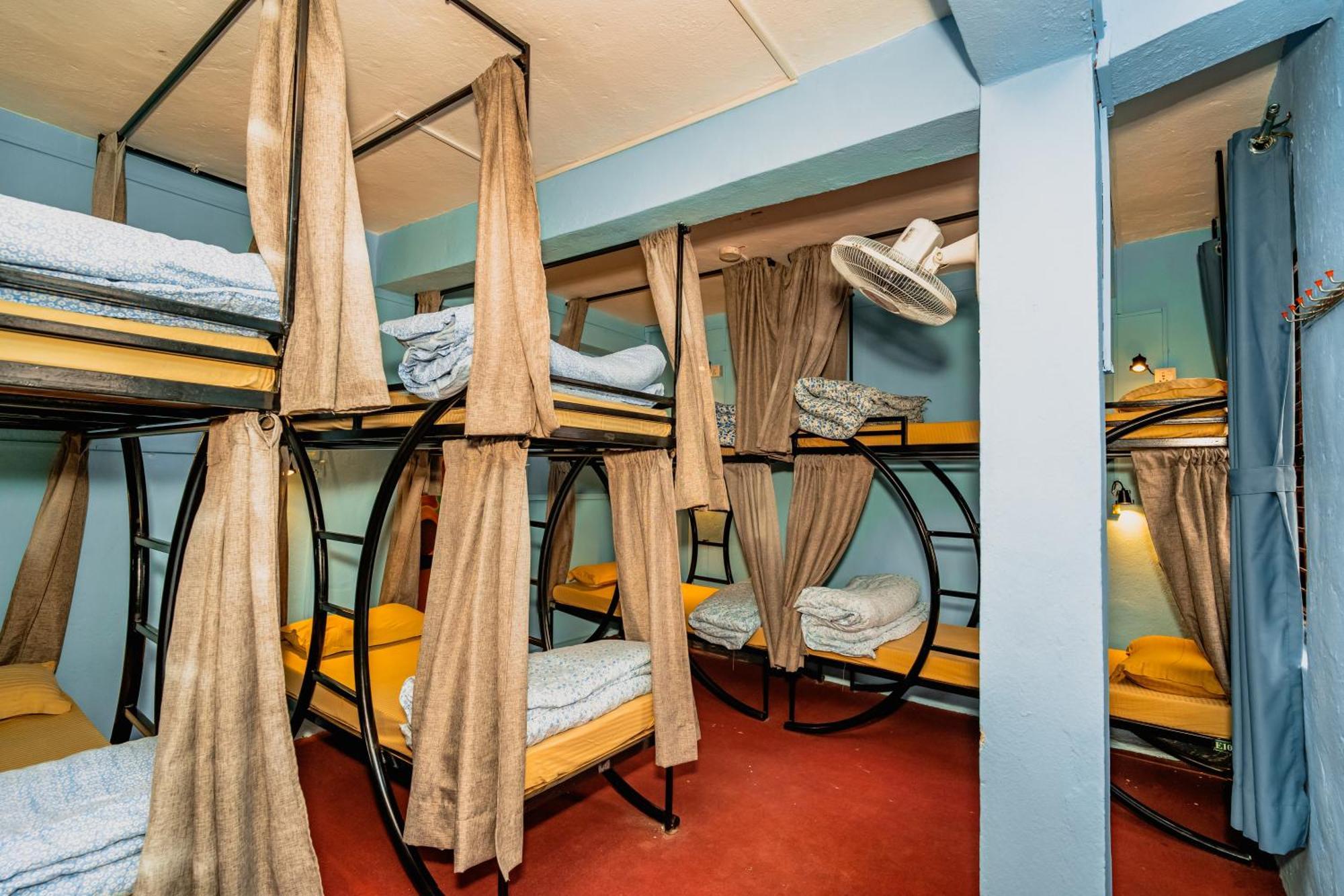 Rest Up Hostel *