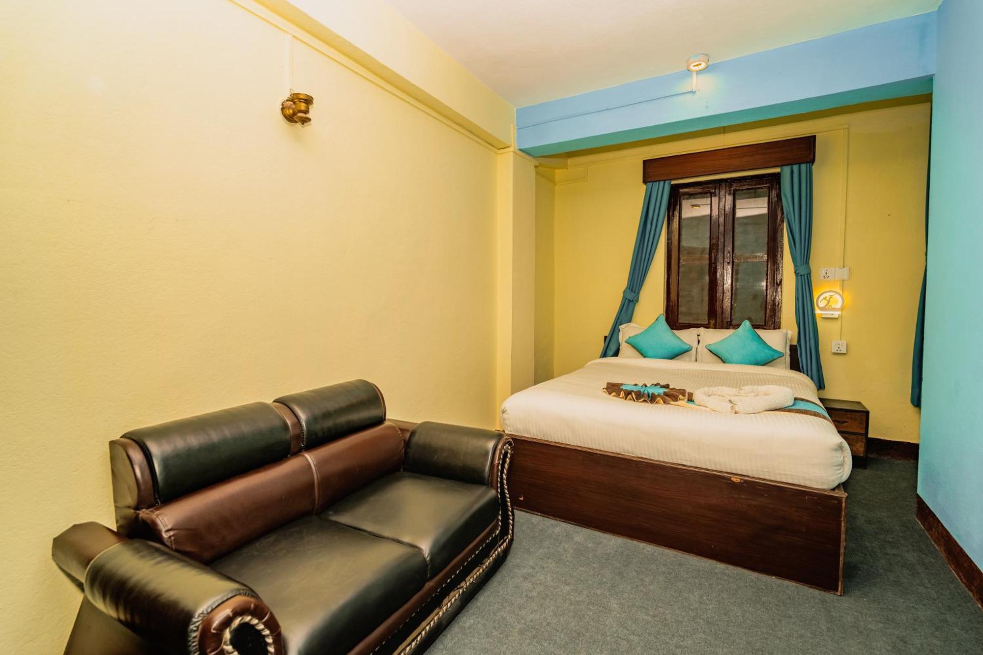 Rest Up Hostel *