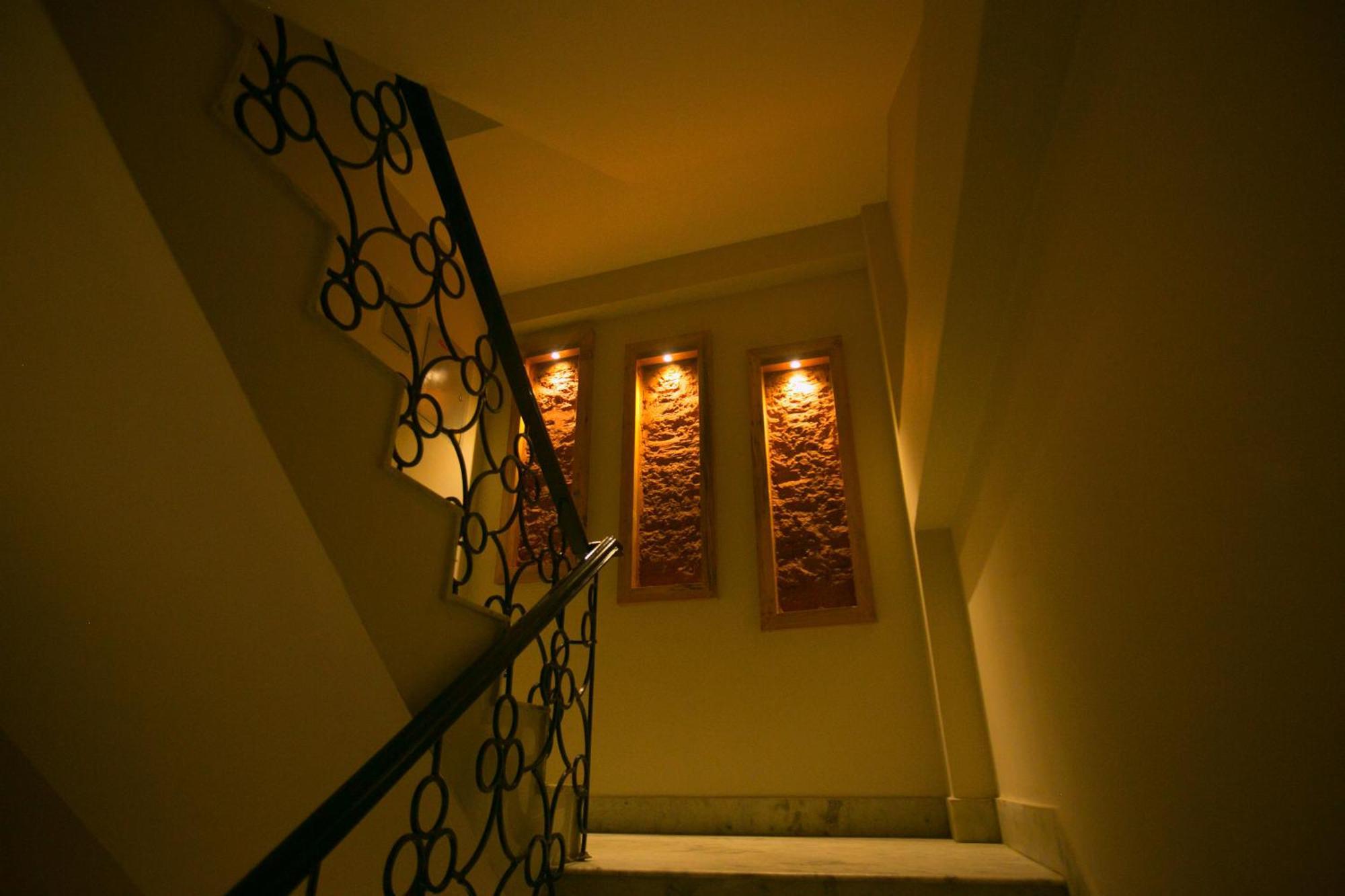 Divya Boutique 3*