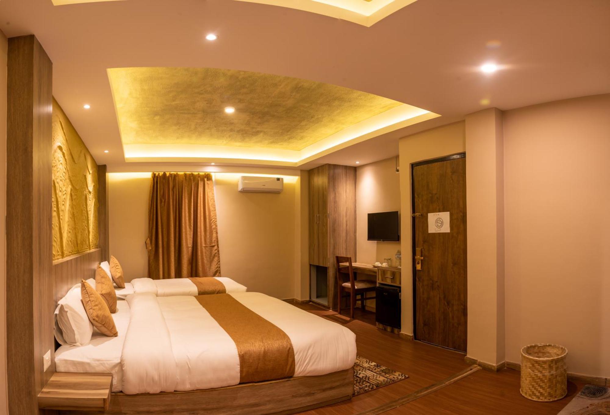 Divya Boutique 3*