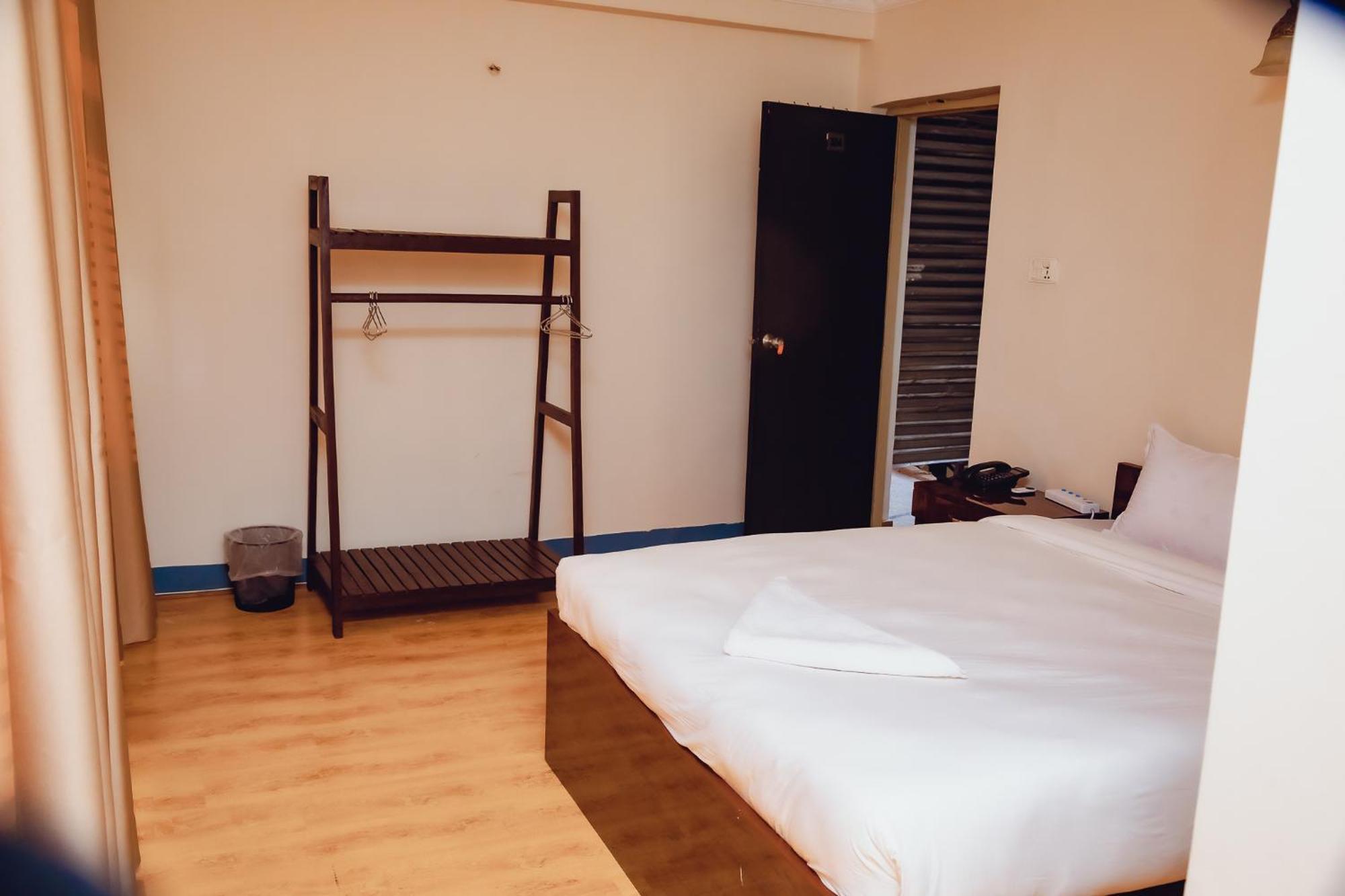 Sabari Hotel *