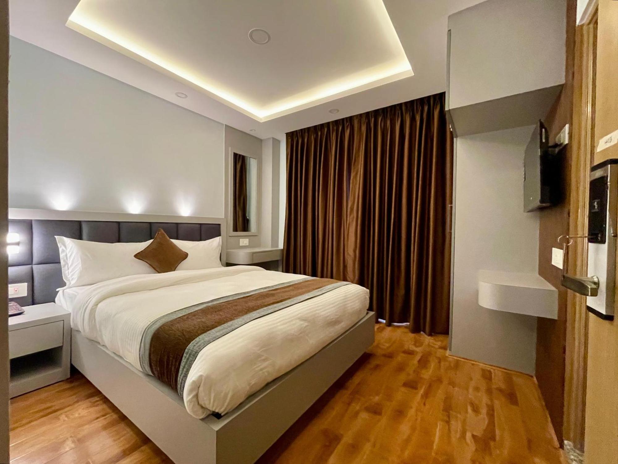 Alleyway Express Hotel