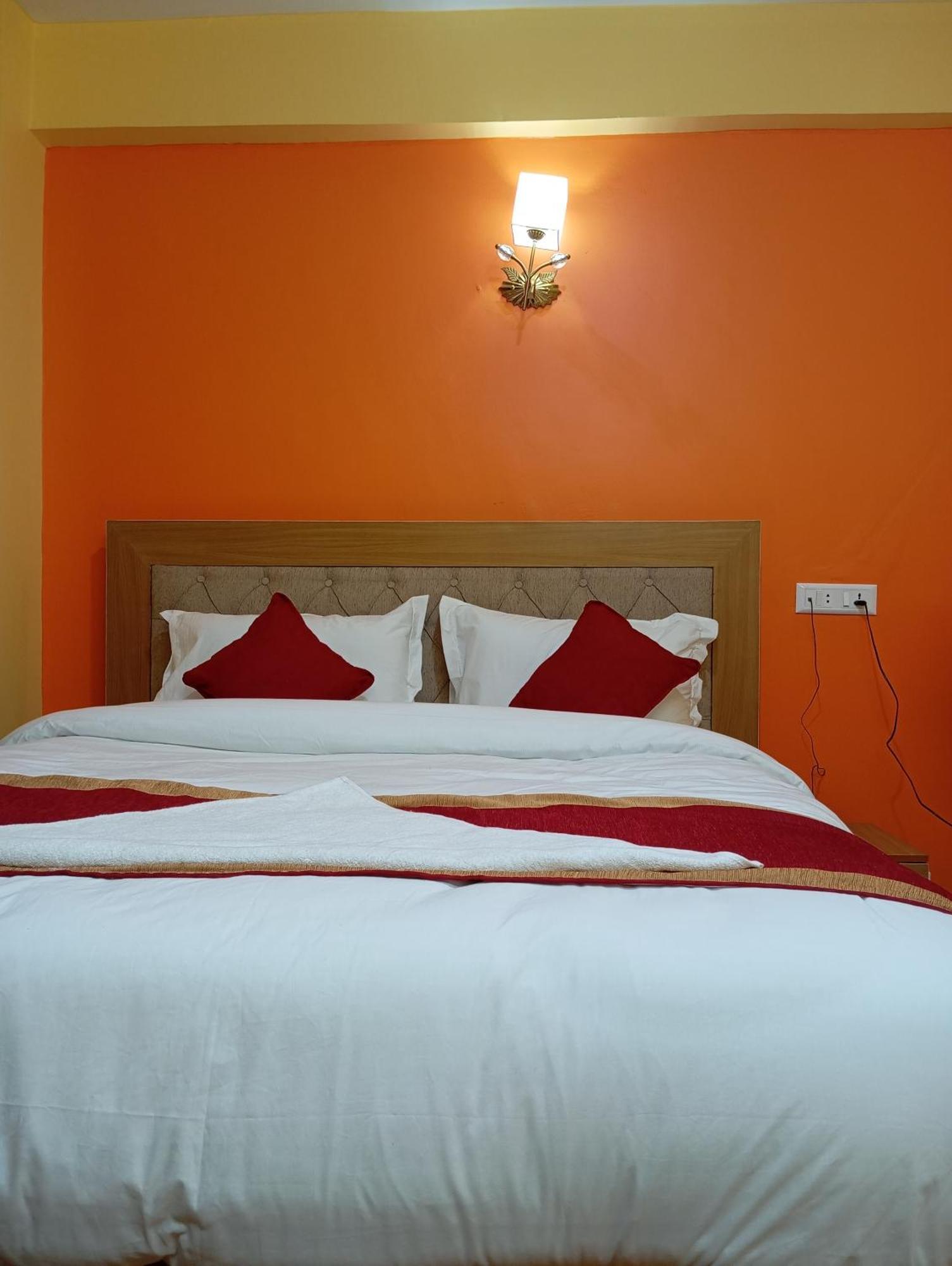 Rambler's Hotel 3*