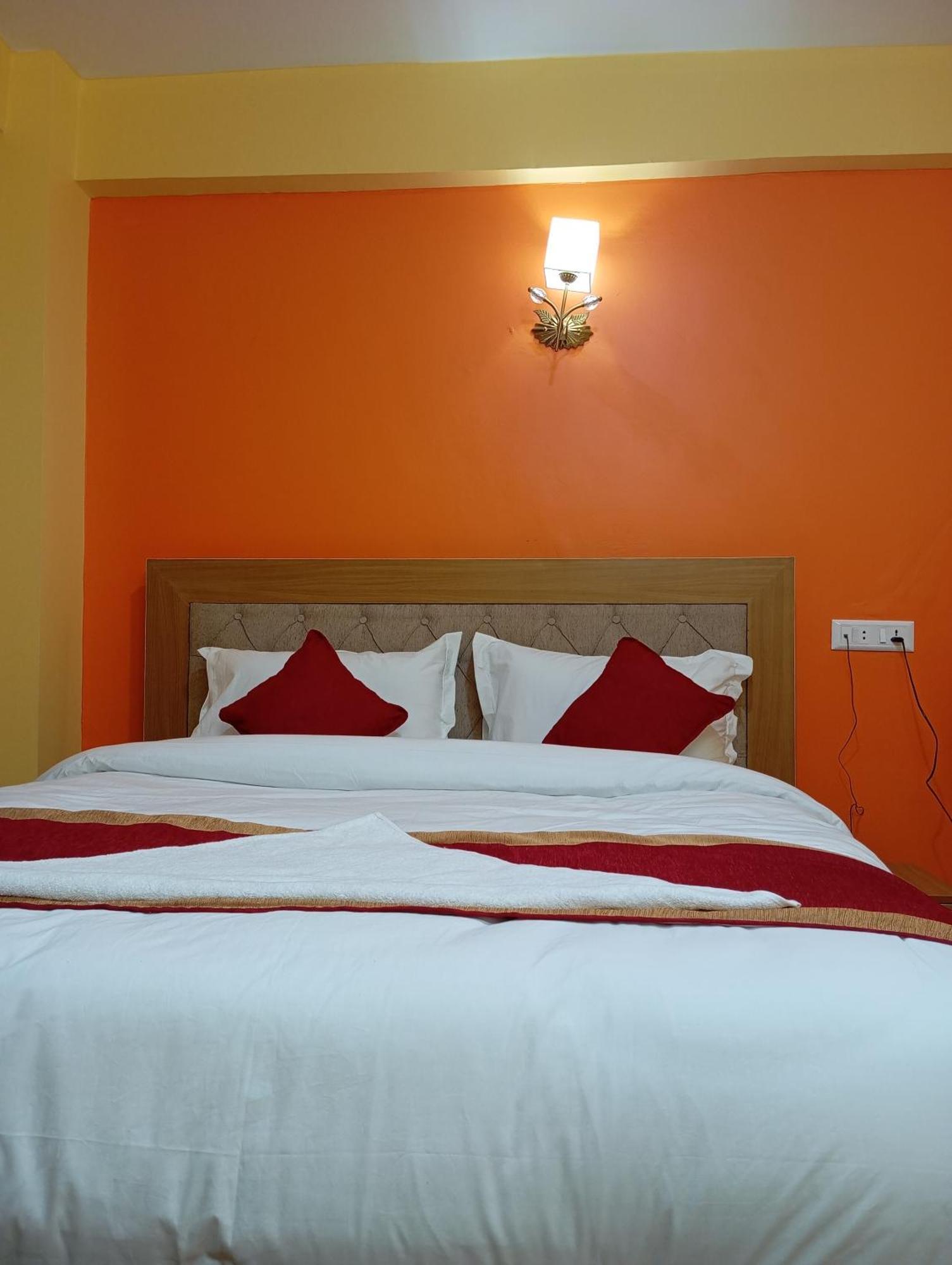 Rambler's Hotel 3*