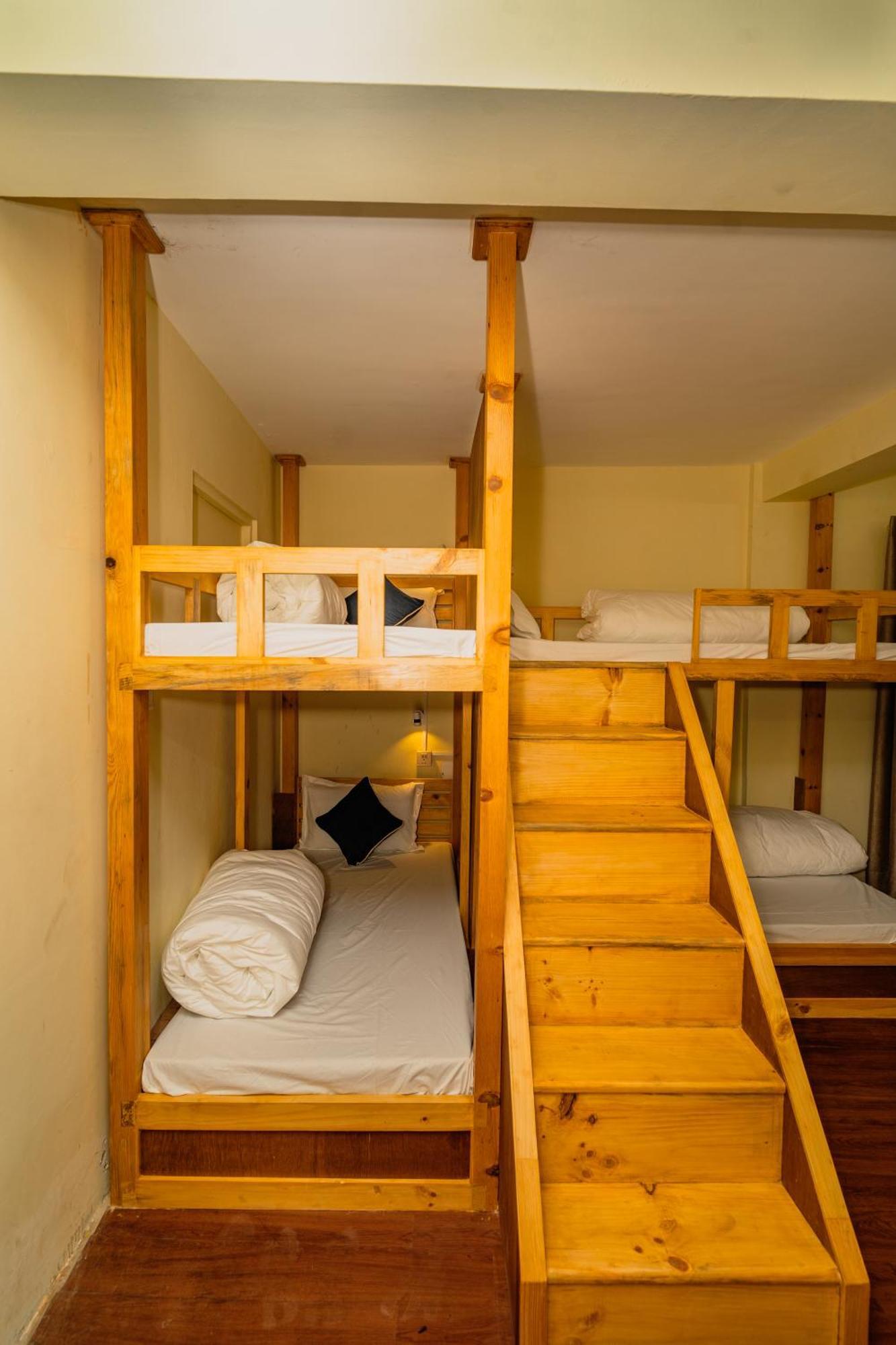 Aashraya Hotel