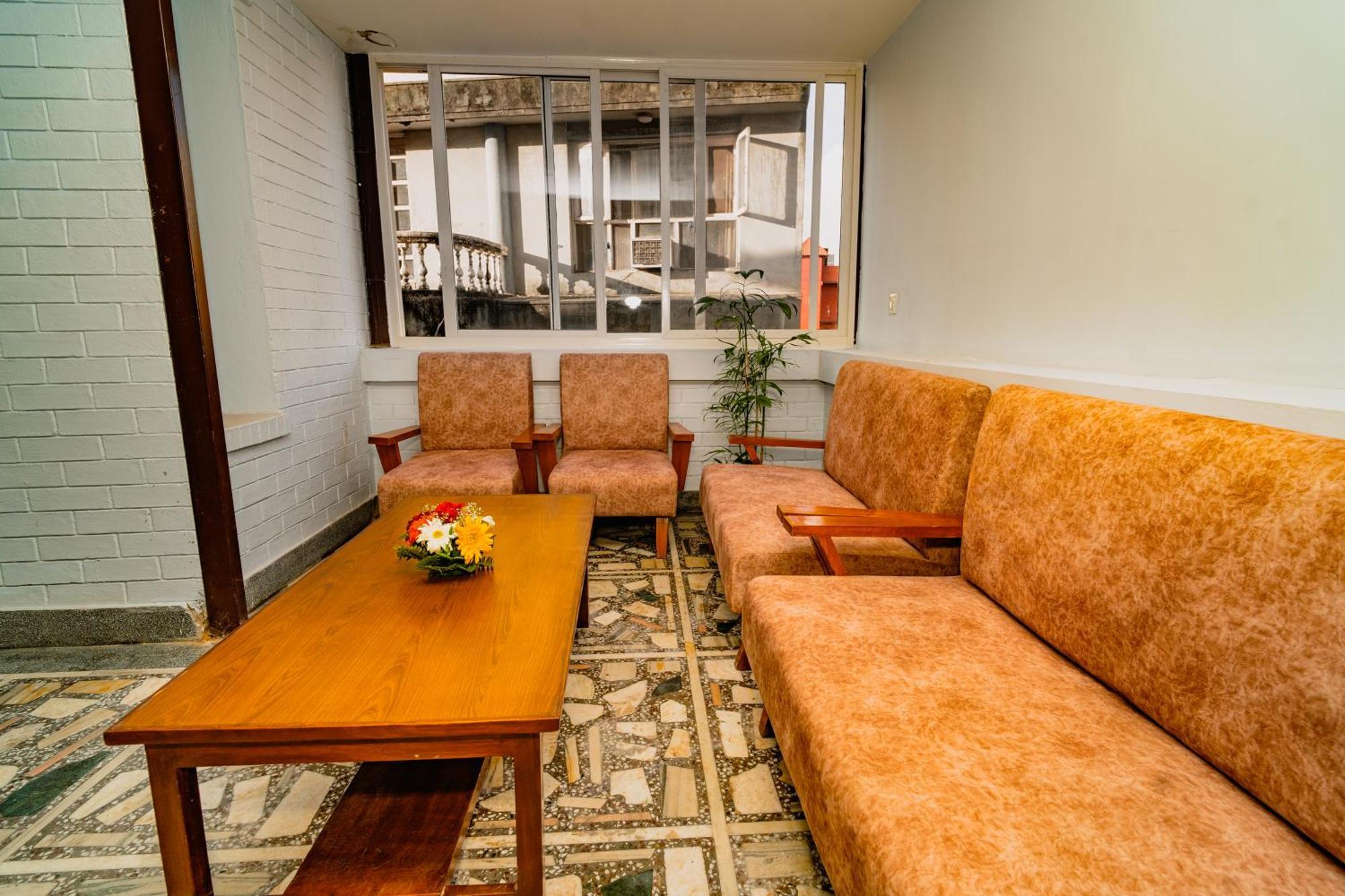 Hotel Aashraya 2*