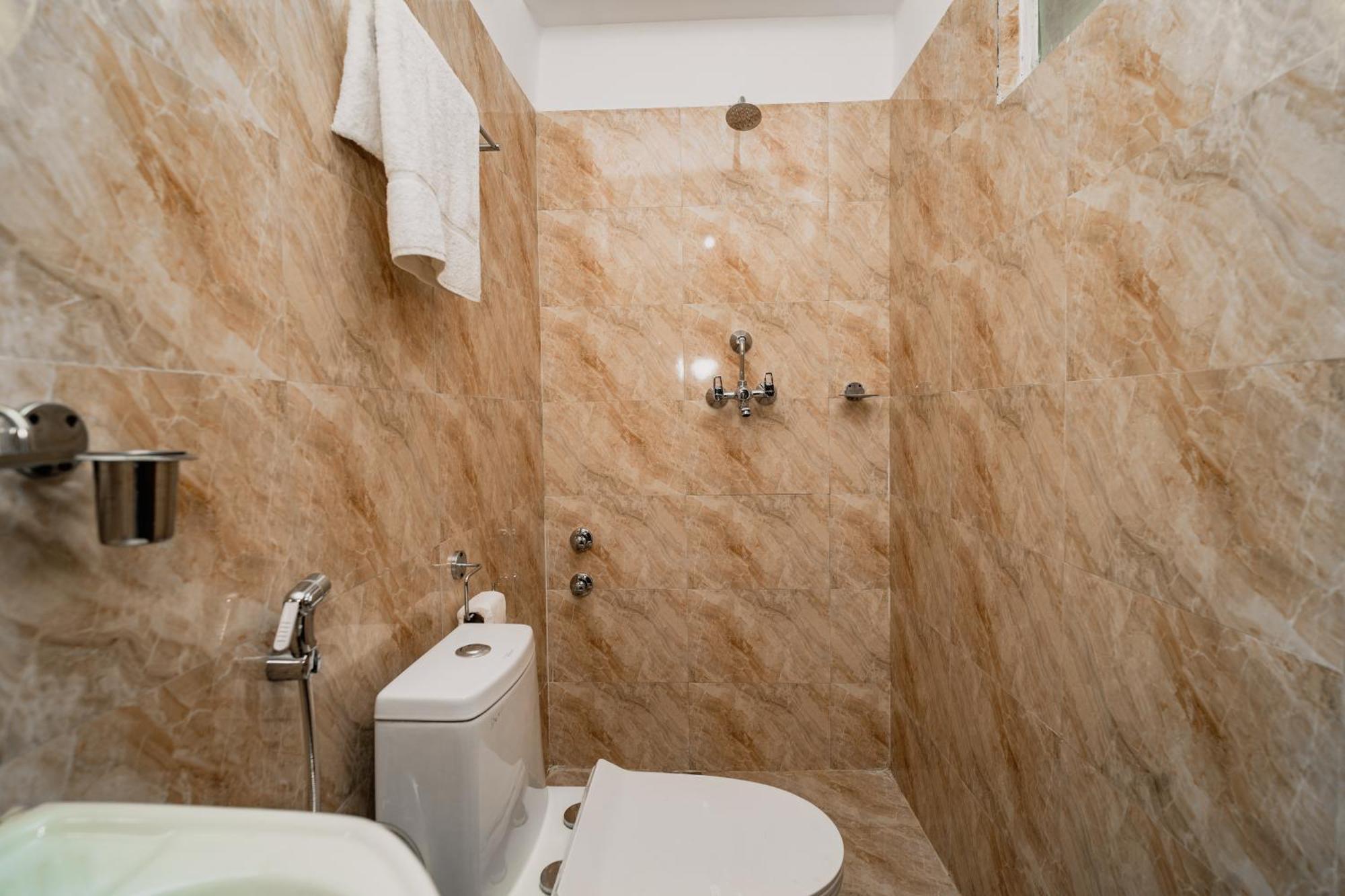 Hotel Aashraya 2*