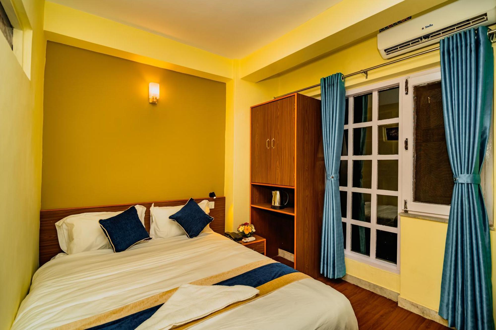 Aashraya Hotel 2*