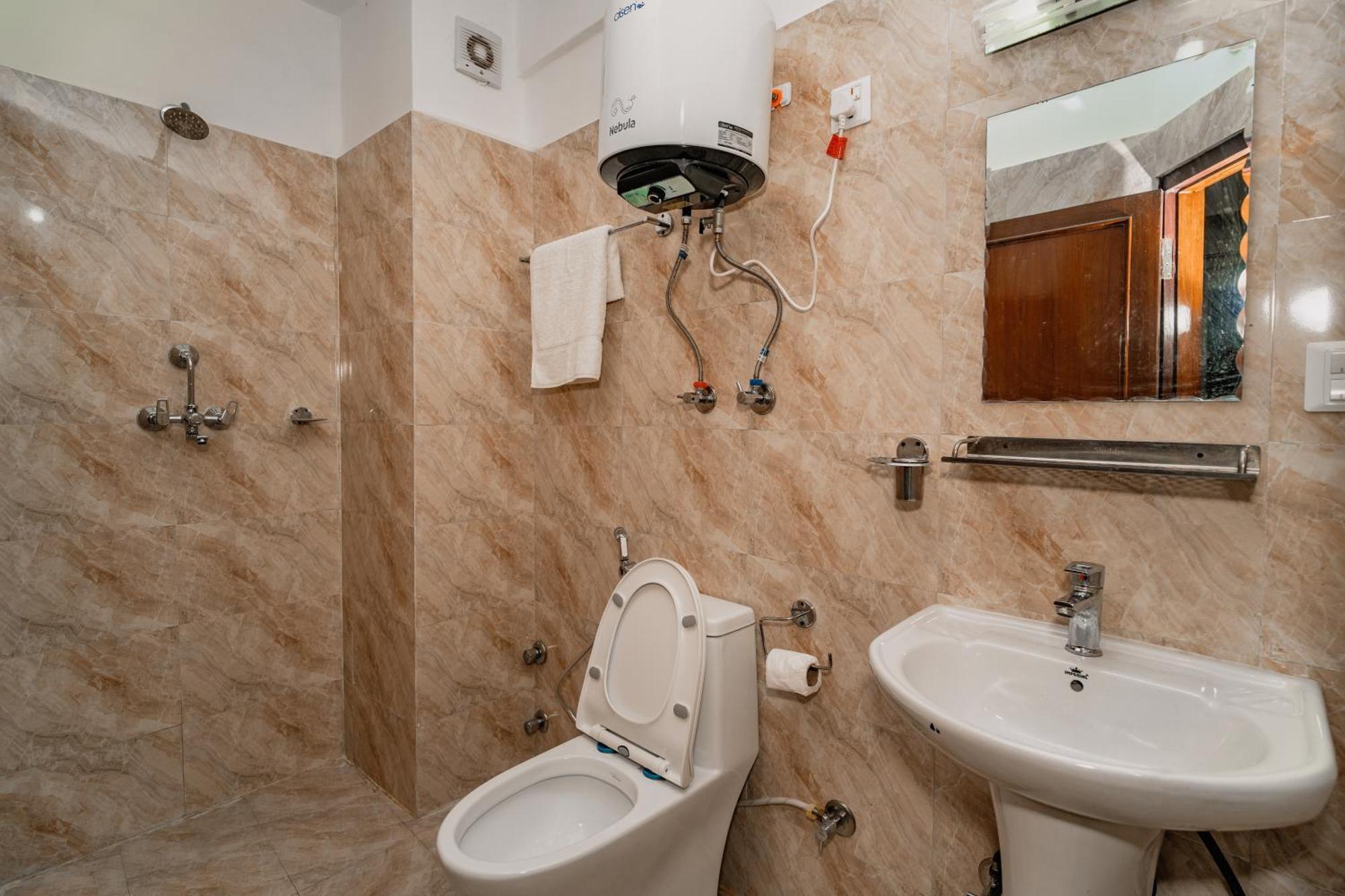 Aashraya Hotel