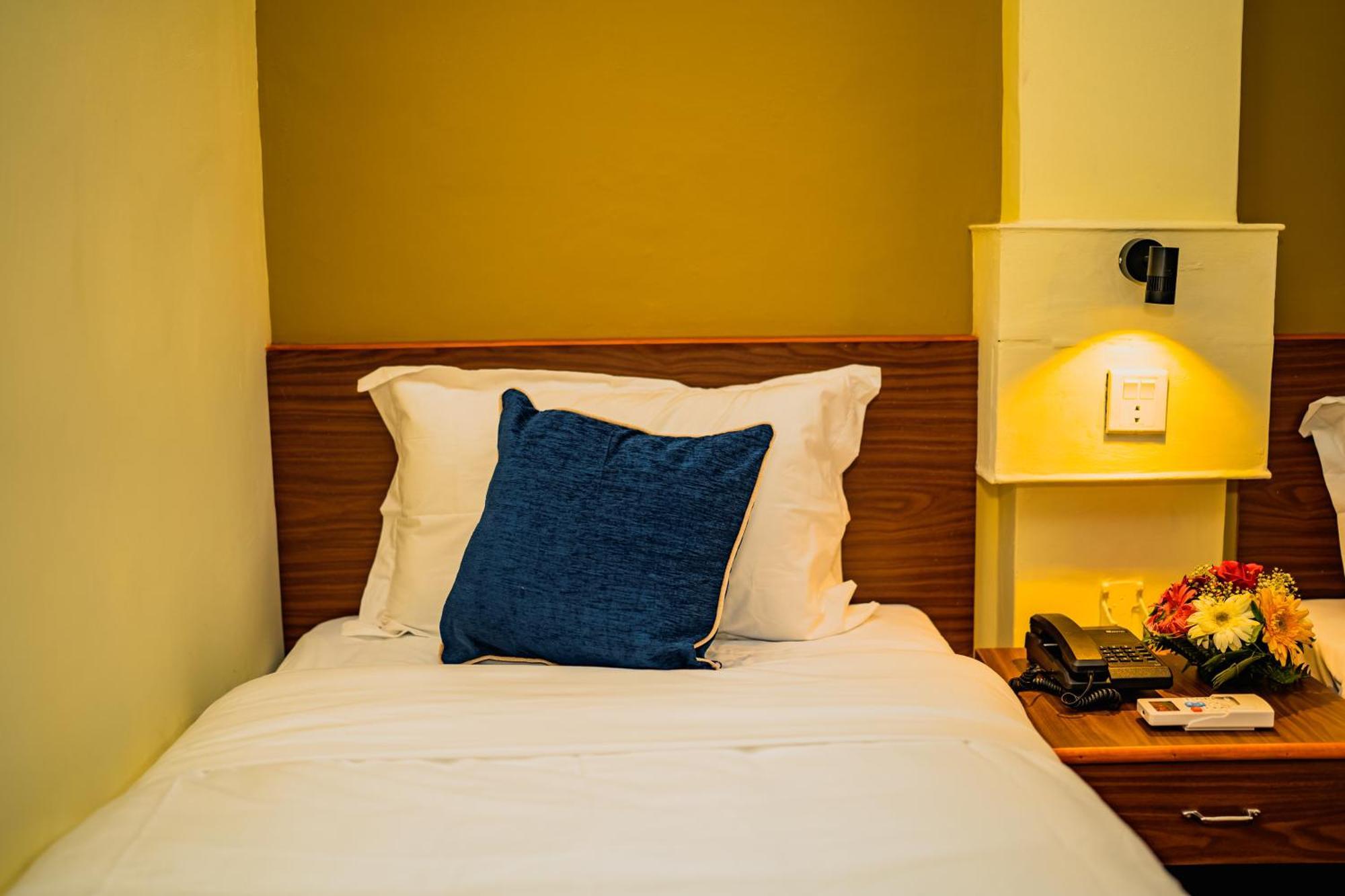Hotel Aashraya 2*