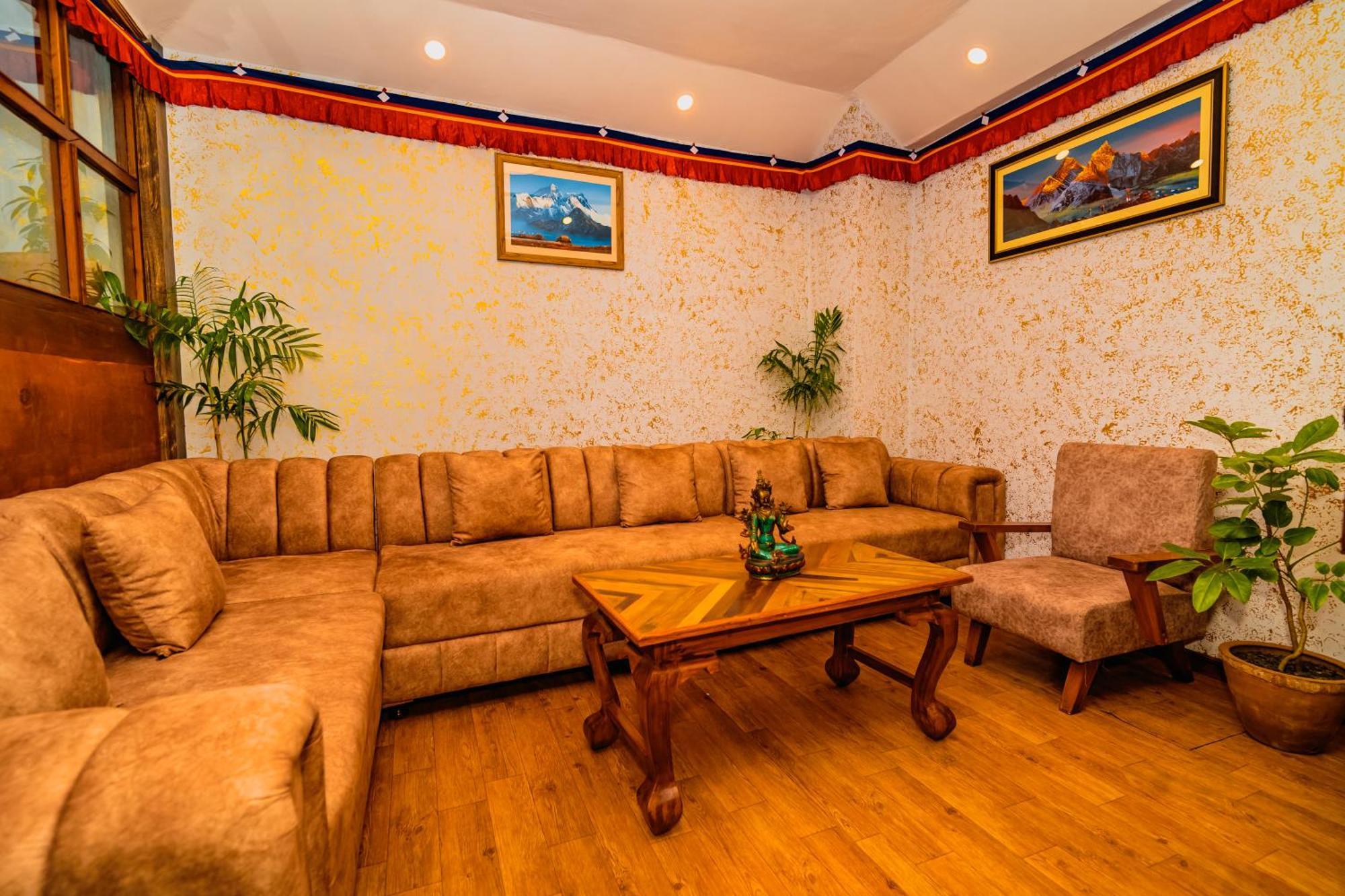 Aashraya Hotel 2*