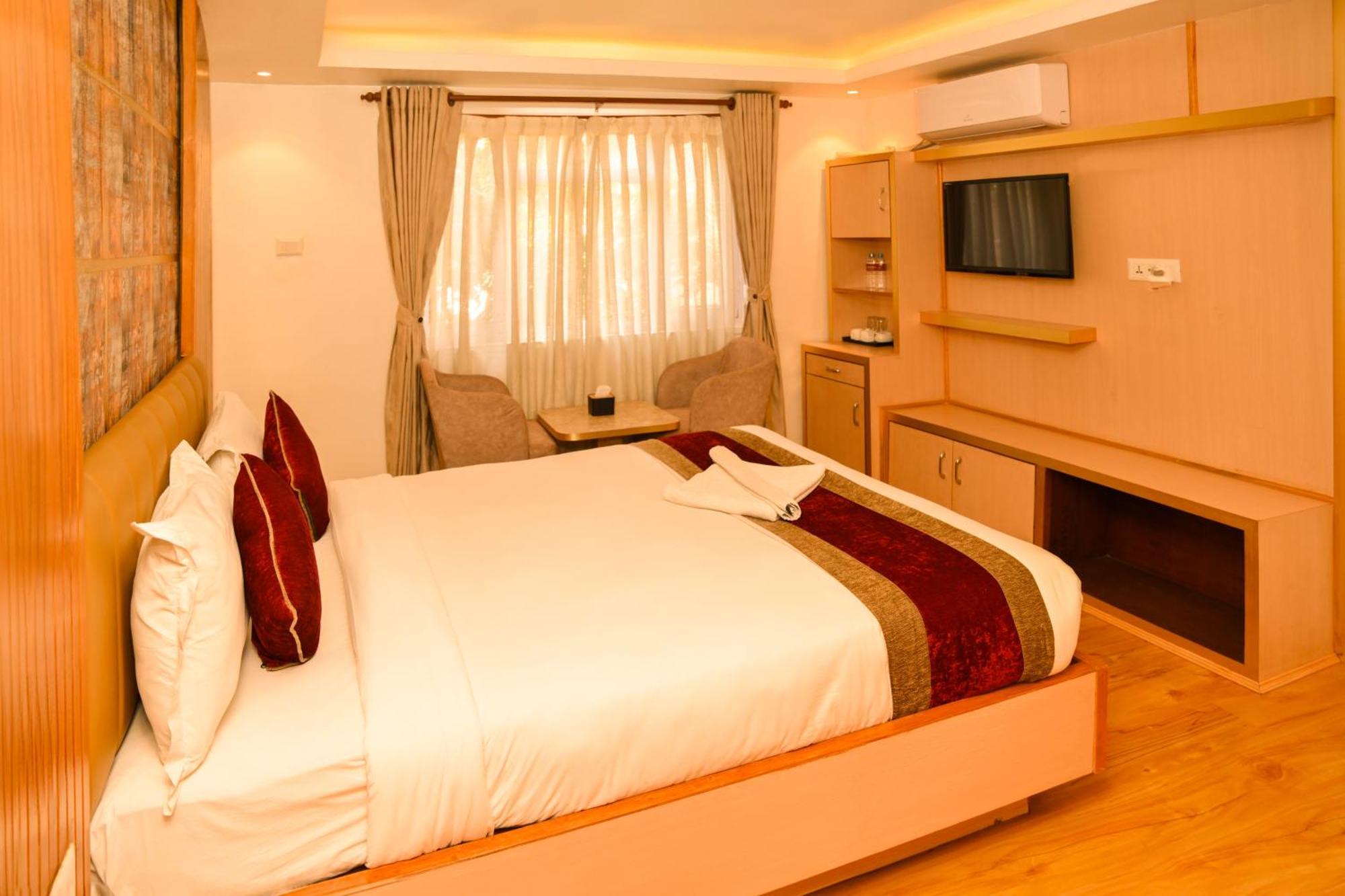 Elegant Hotel 3*