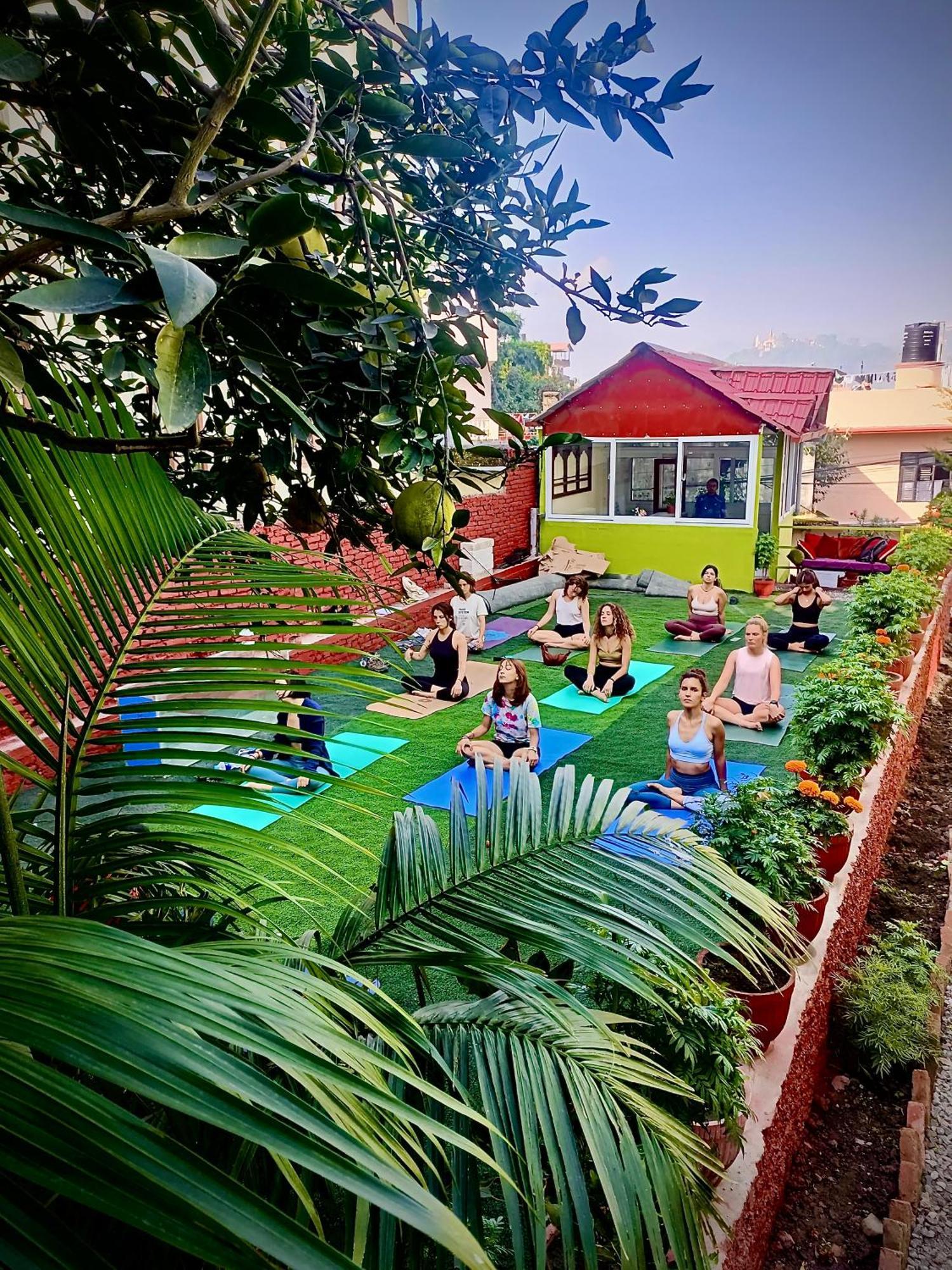 Fireflies Retreat Hotel *