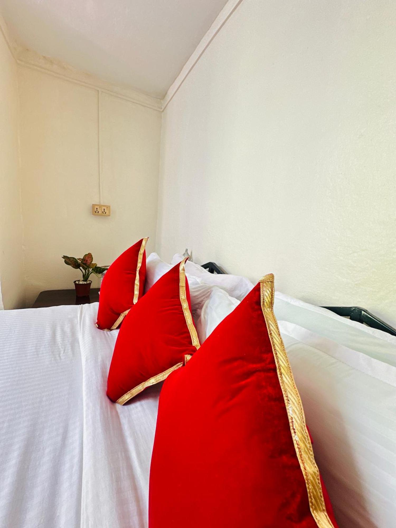 Hotel Fireflies Retreat