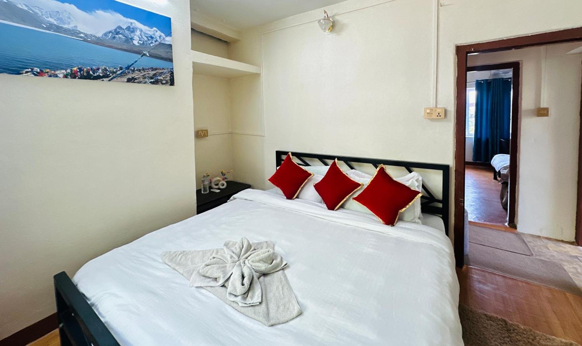 Fireflies Retreat Hotel *