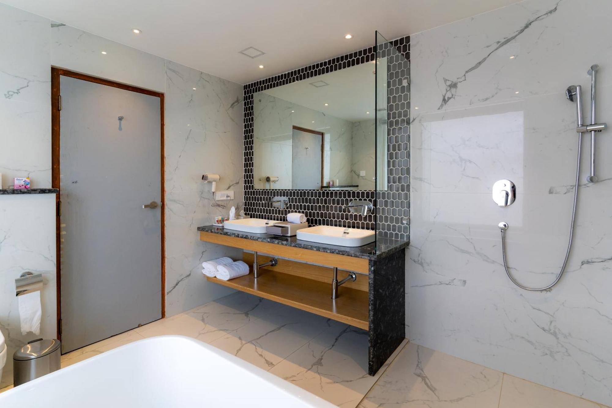 Anuttara Lords Plaza Hotel 4*