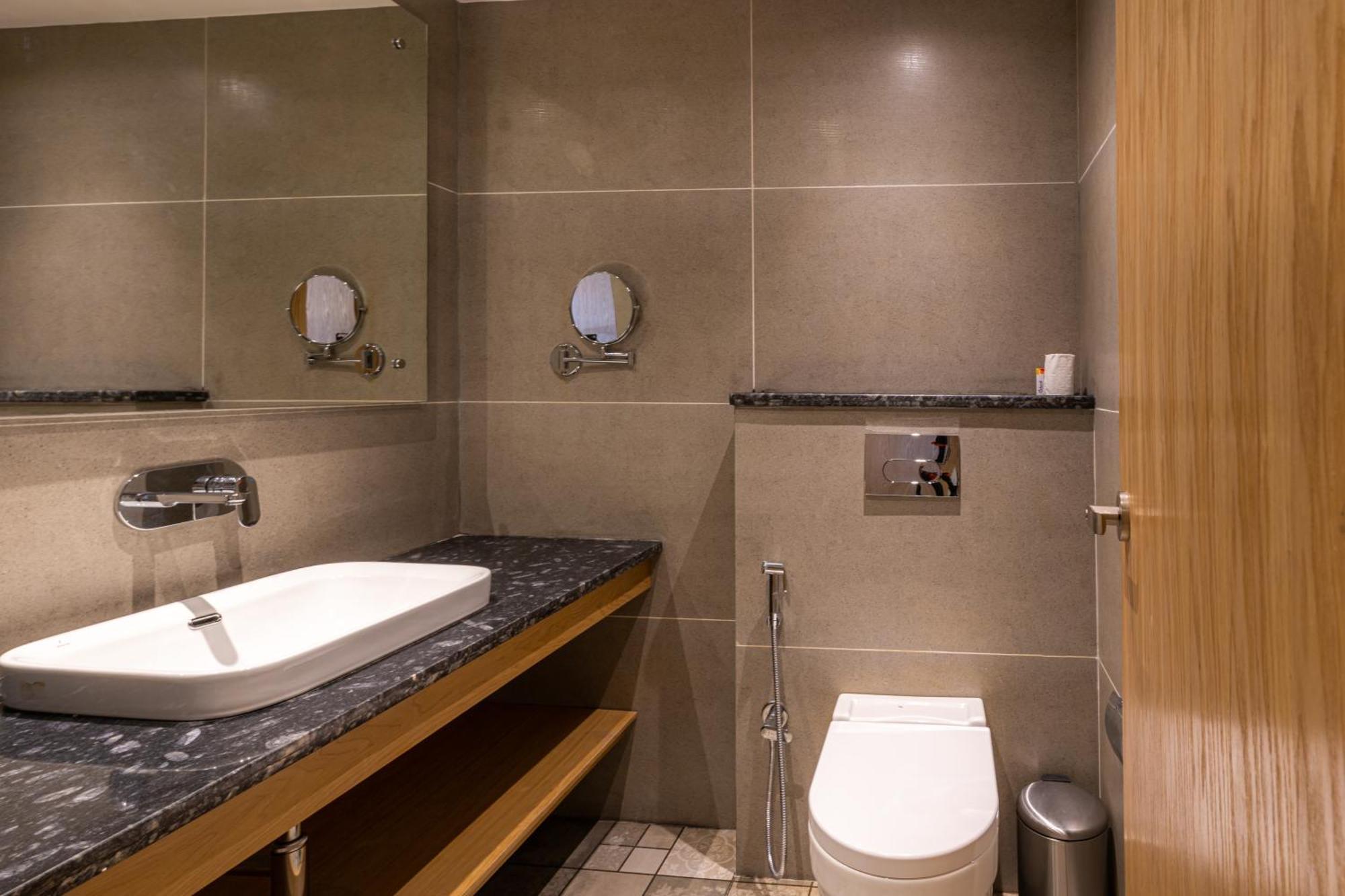 Anuttara Lords Plaza 4*