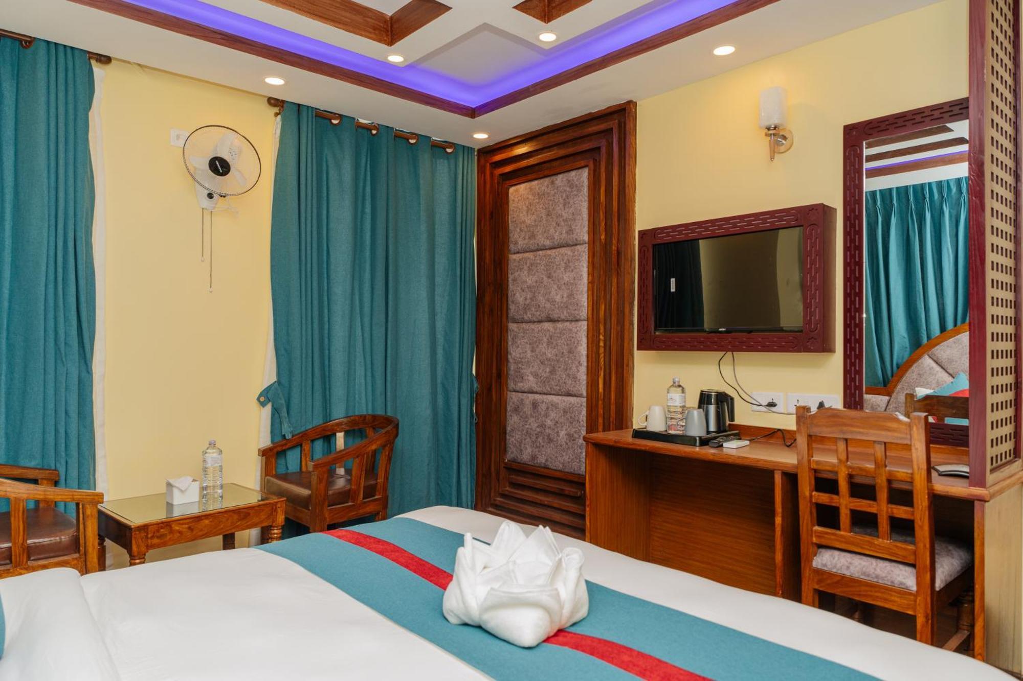 Royal Airport Hotel 2*