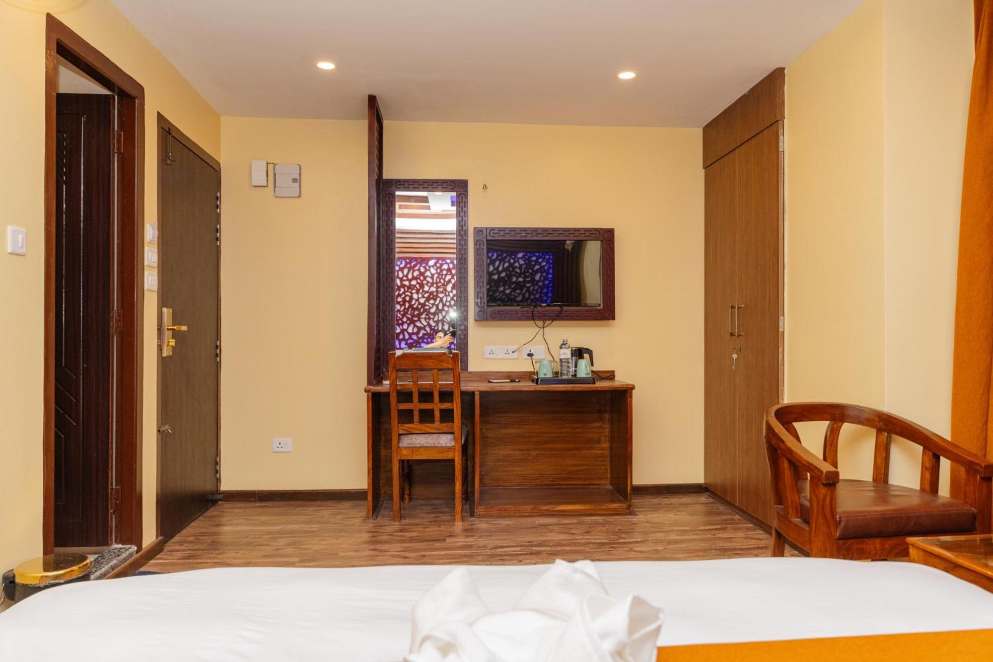 Royal Airport Hotel