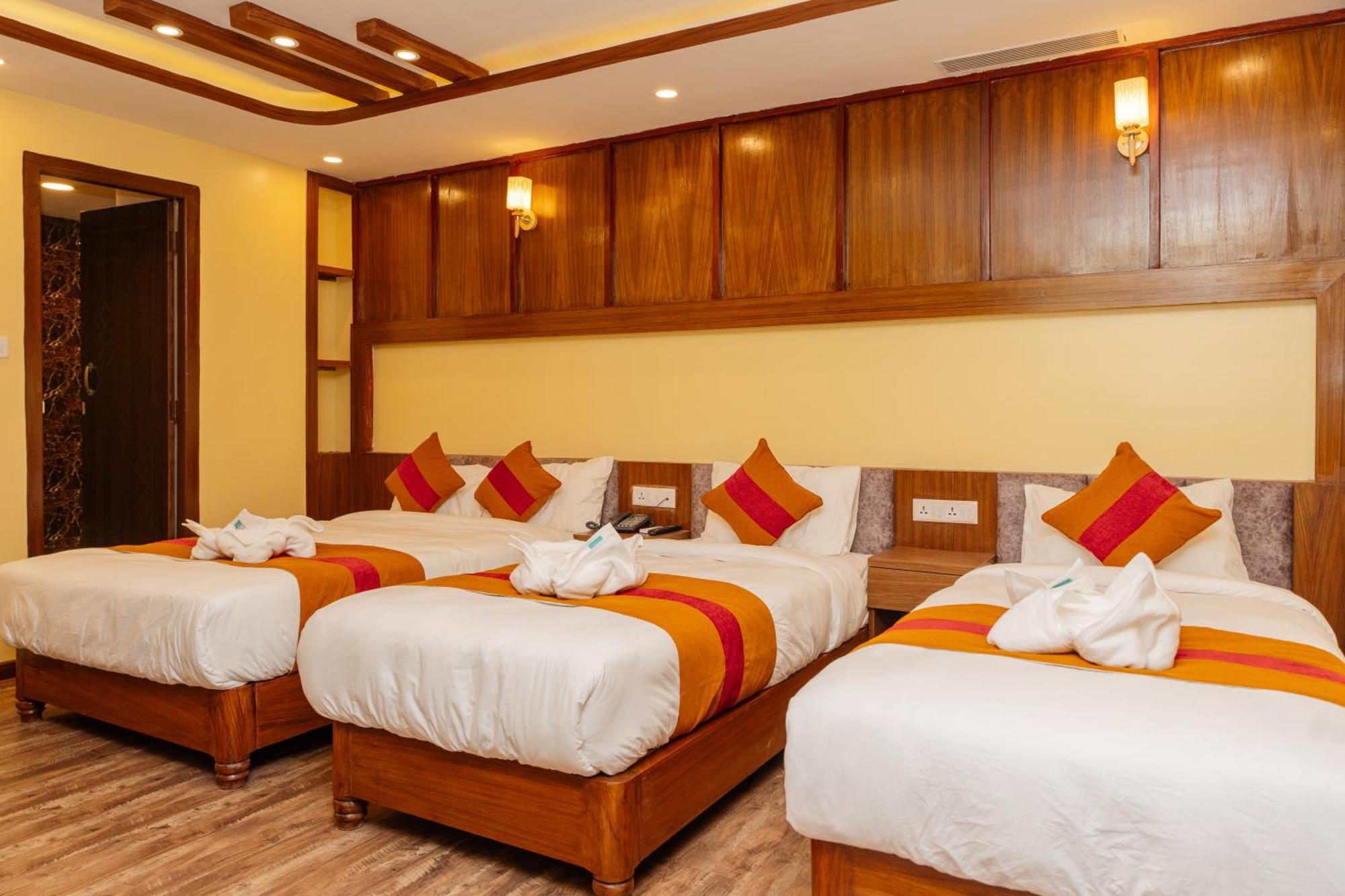 Royal Airport Hotel 2*