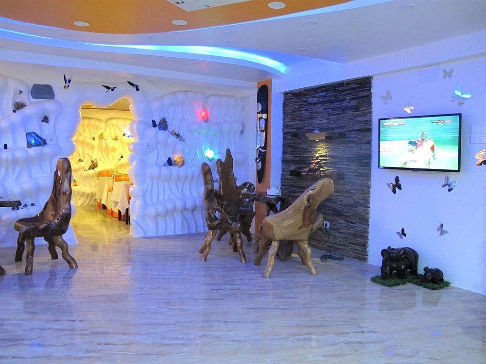 Royal Penguin Boutique &