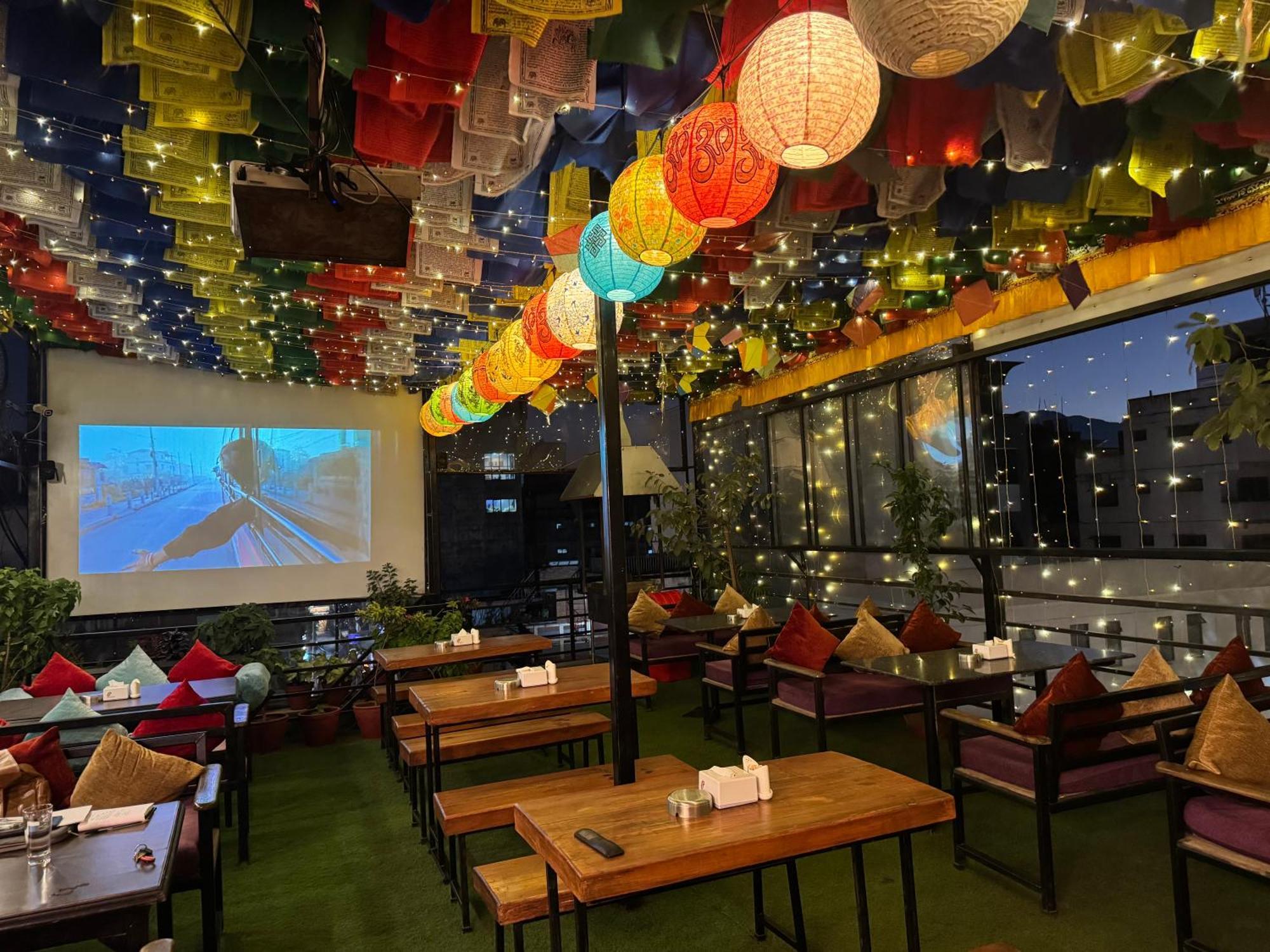 Yogin Rooftop Bar & Restaurant Hotel *
