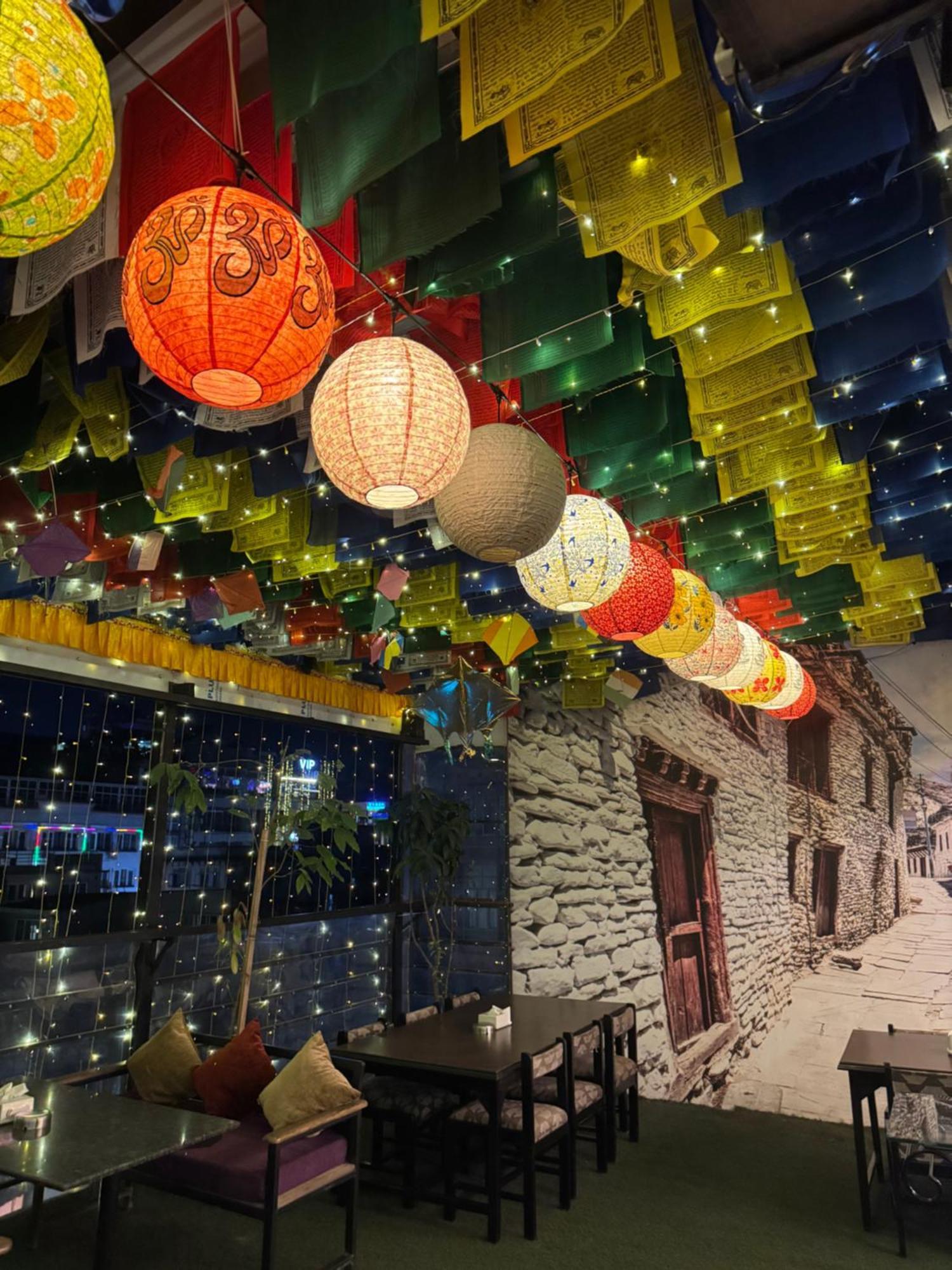 Hotel Yogin Rooftop Bar & Restaurant *