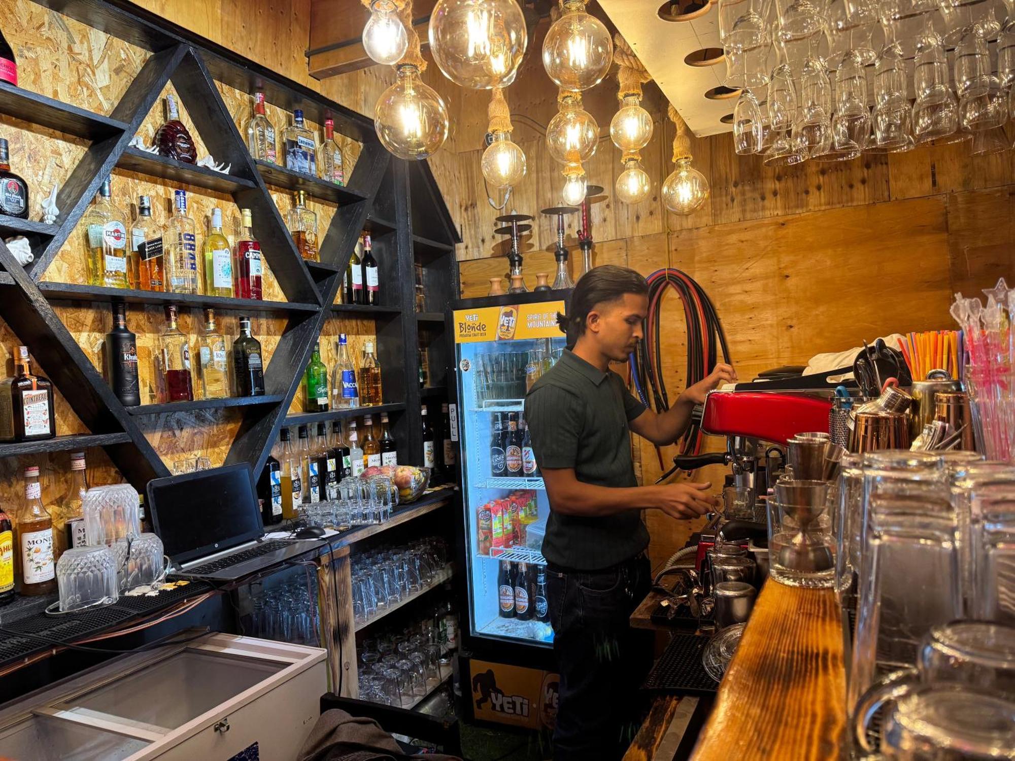 Yogin Rooftop Bar & Restaurant *