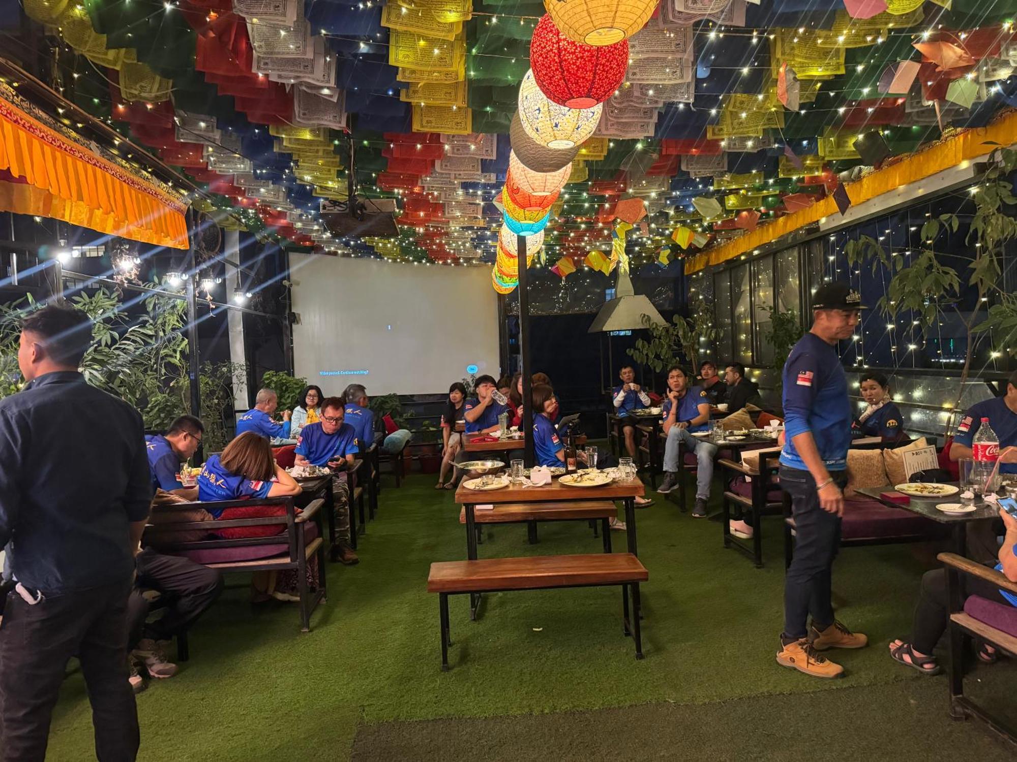 Yogin Rooftop Bar & Restaurant *