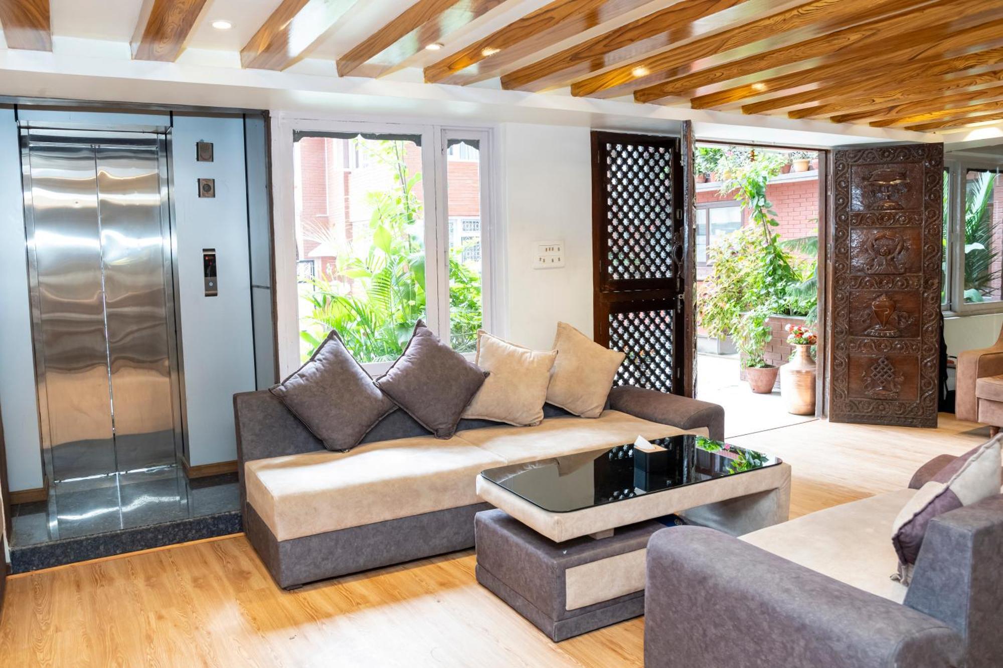 Elegant Hotel 3*