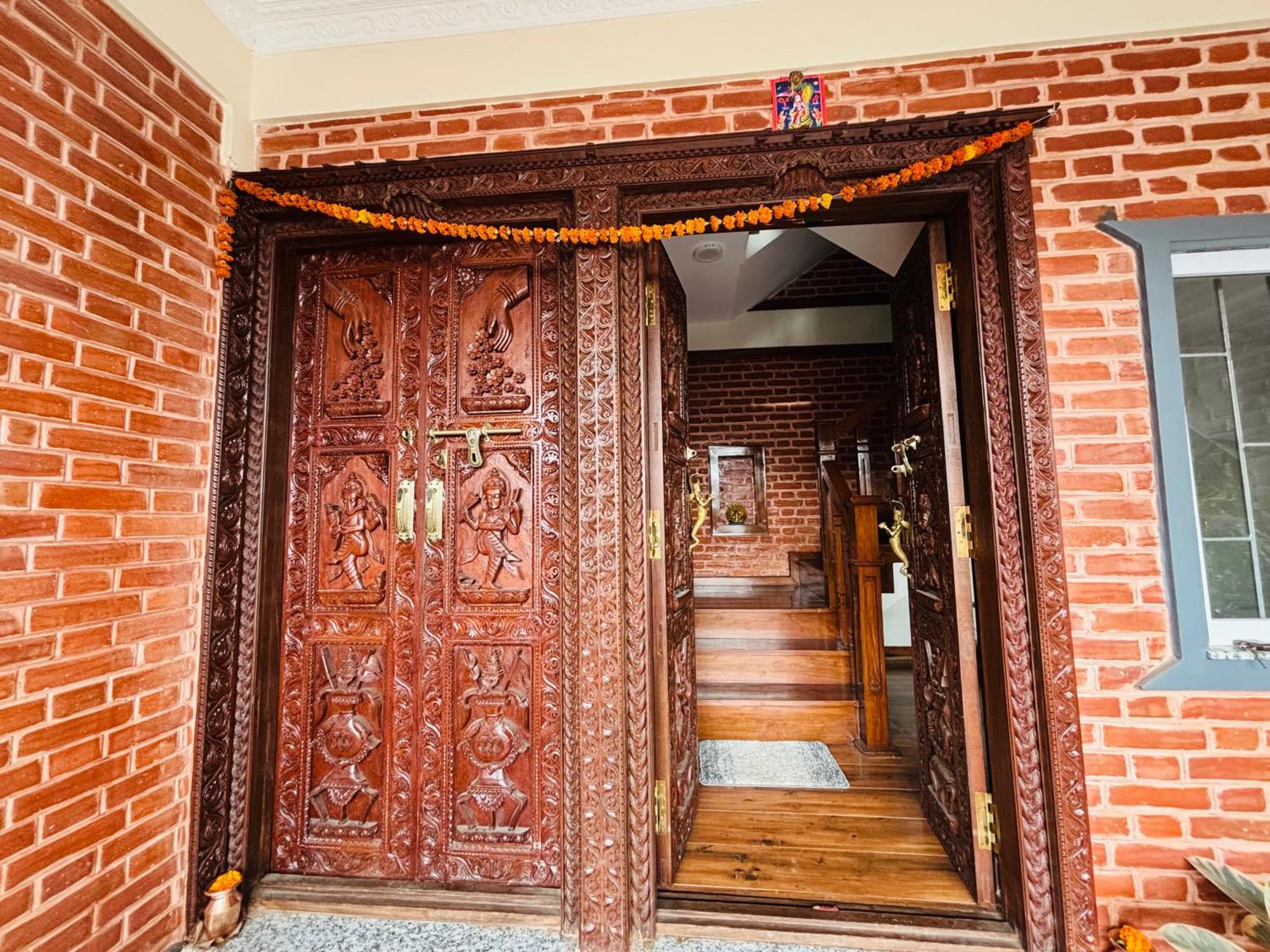 Niro Homestay *