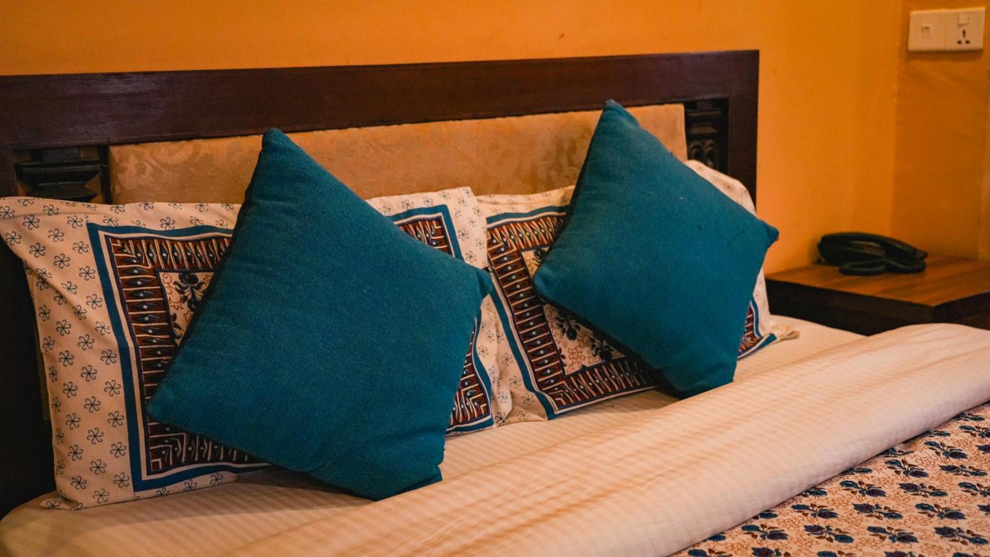 Hong Si Hotel- A Away From 2*