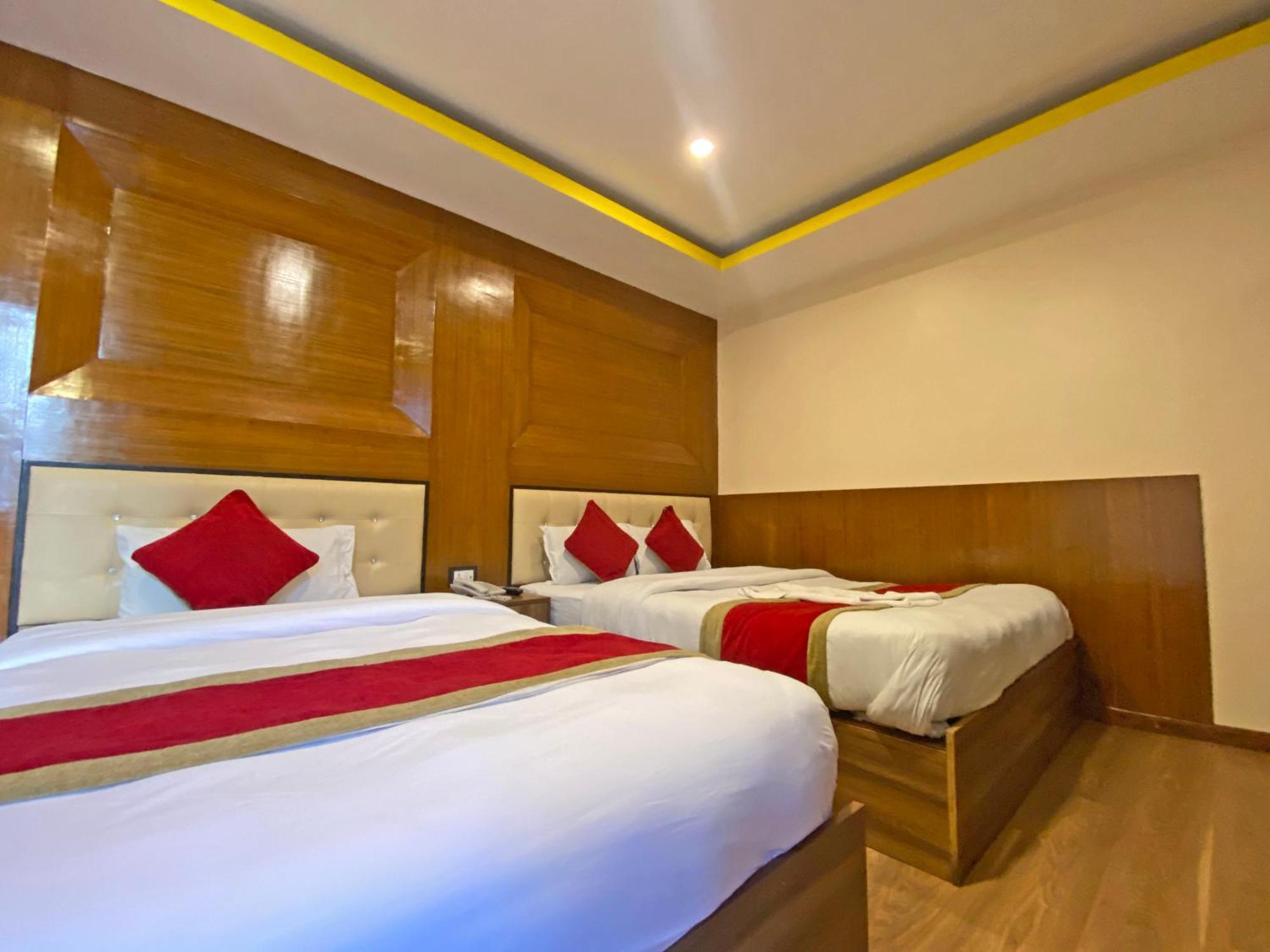 Airport Hotel *