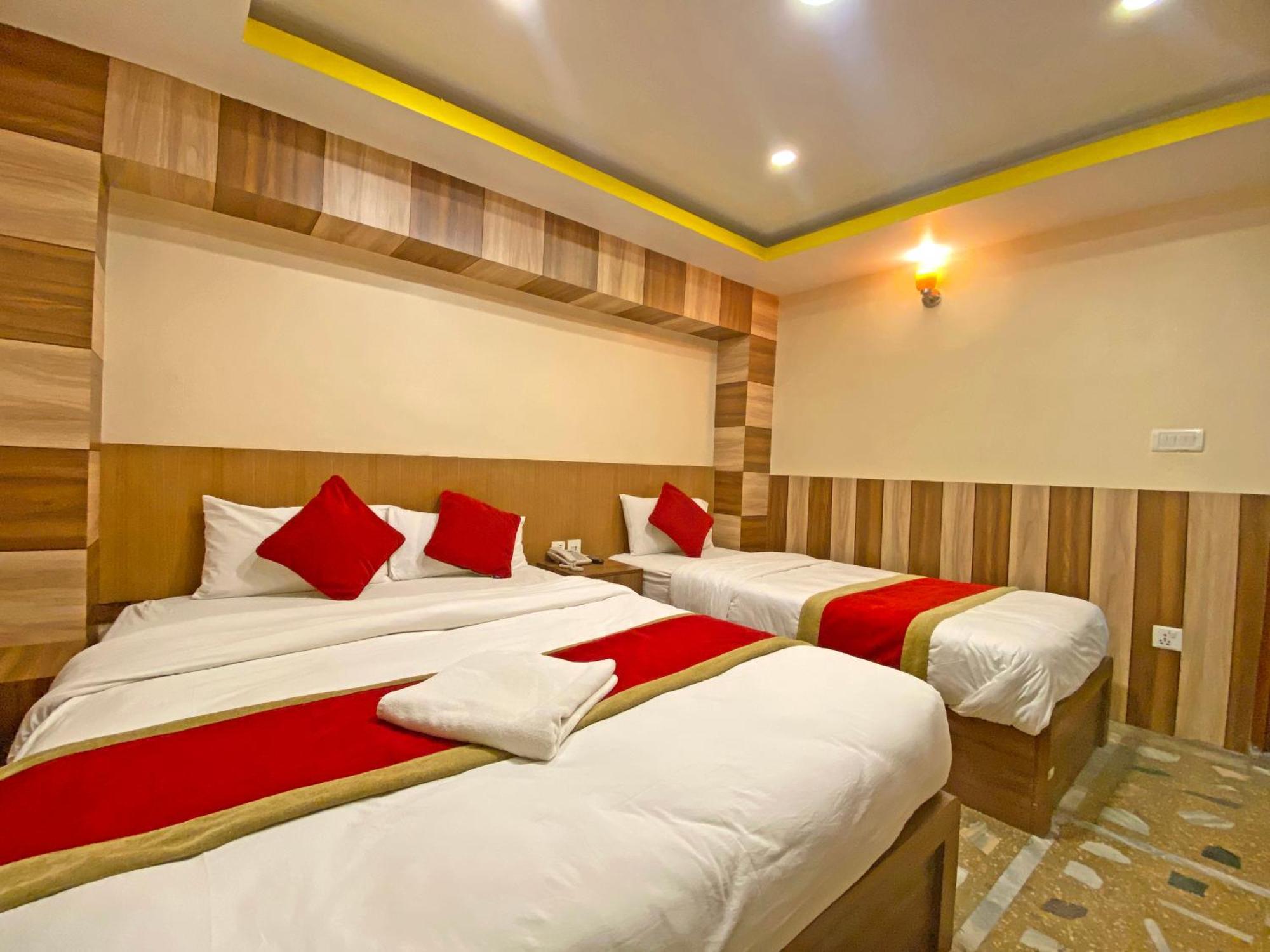 Airport Hotel *