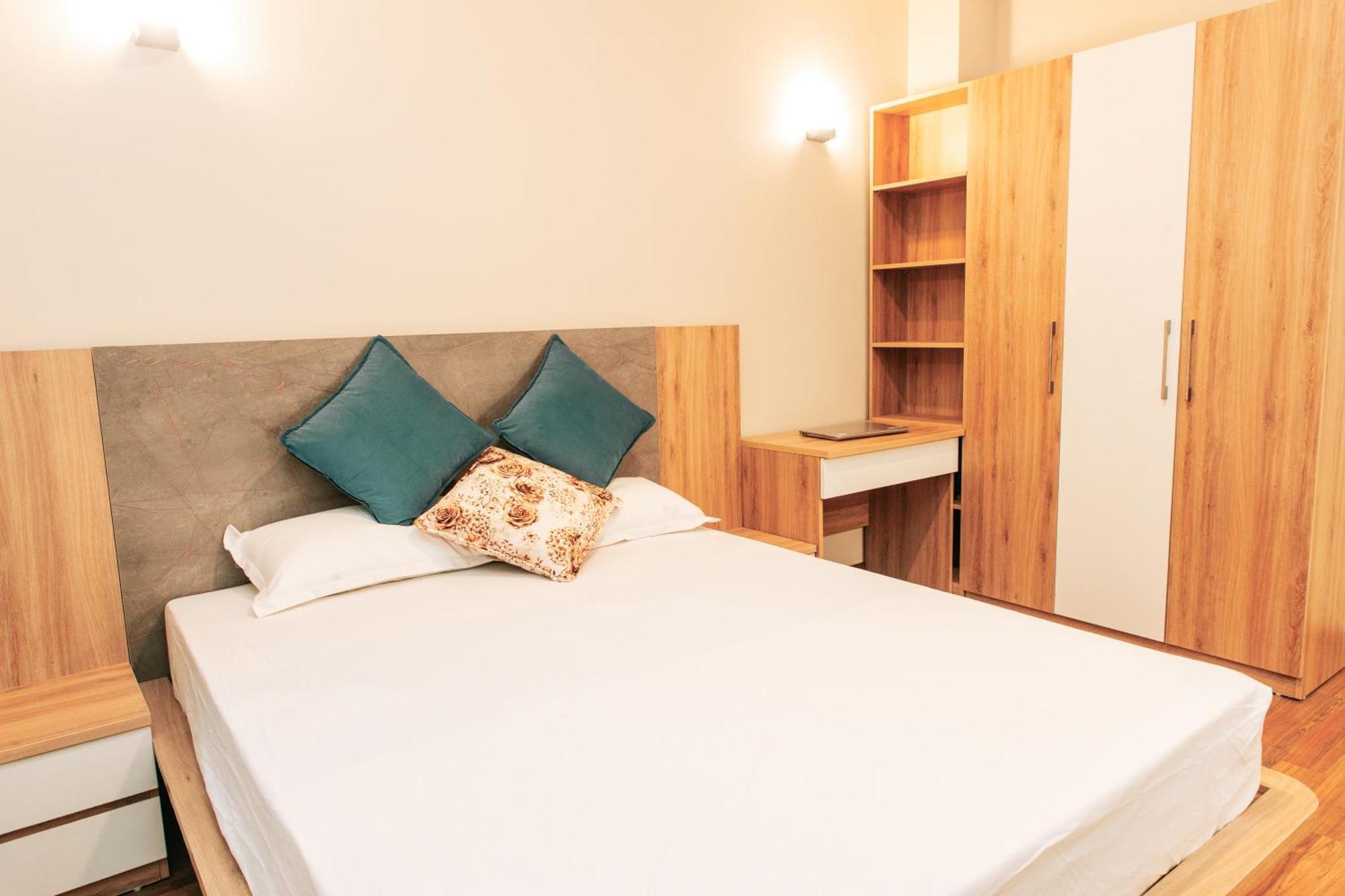 2bhk Serviced At Heart Of Apartment *